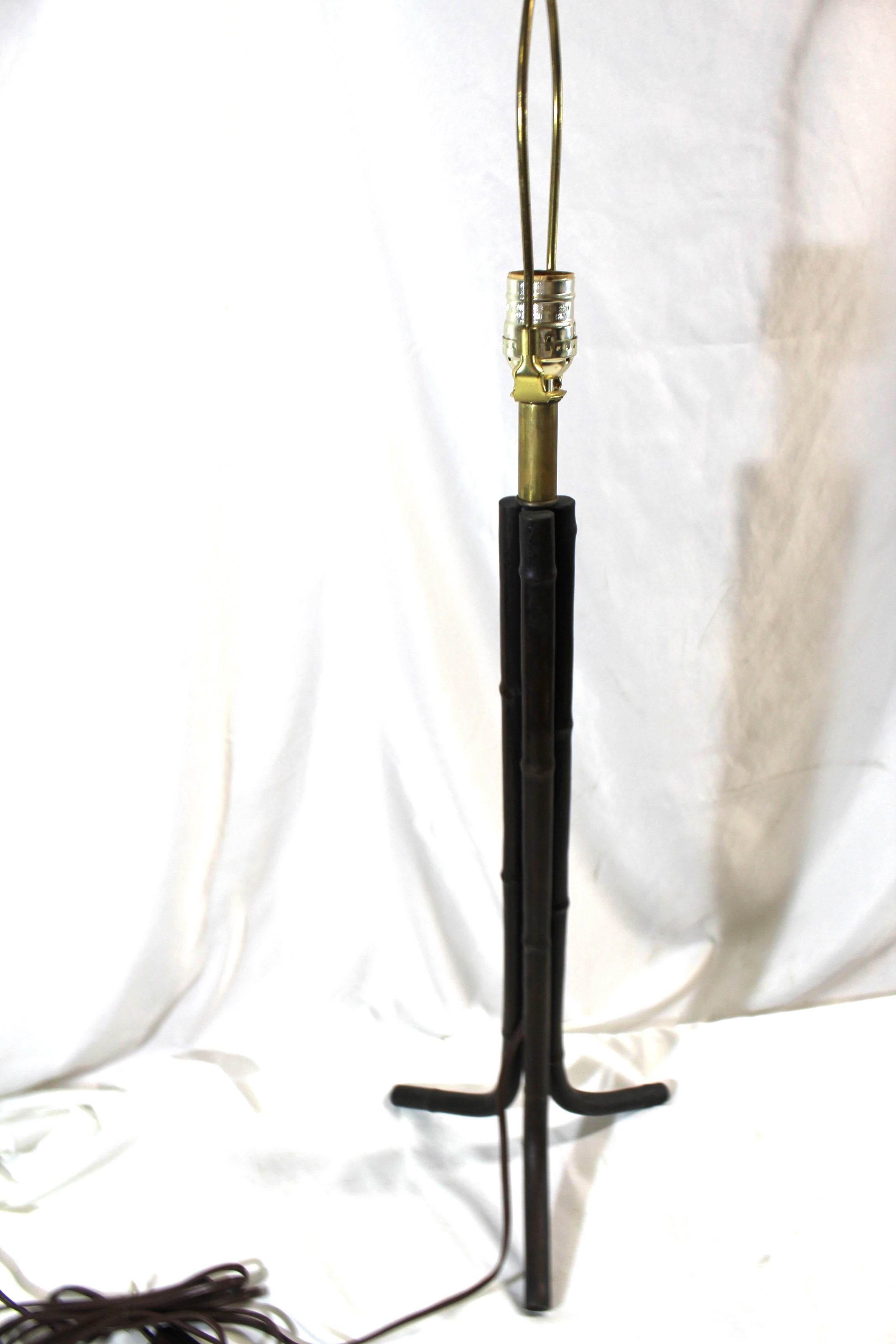 Lampe de bureau mi-siècle moderne en bronze, design bambou Bon état - En vente à Los Angeles, CA