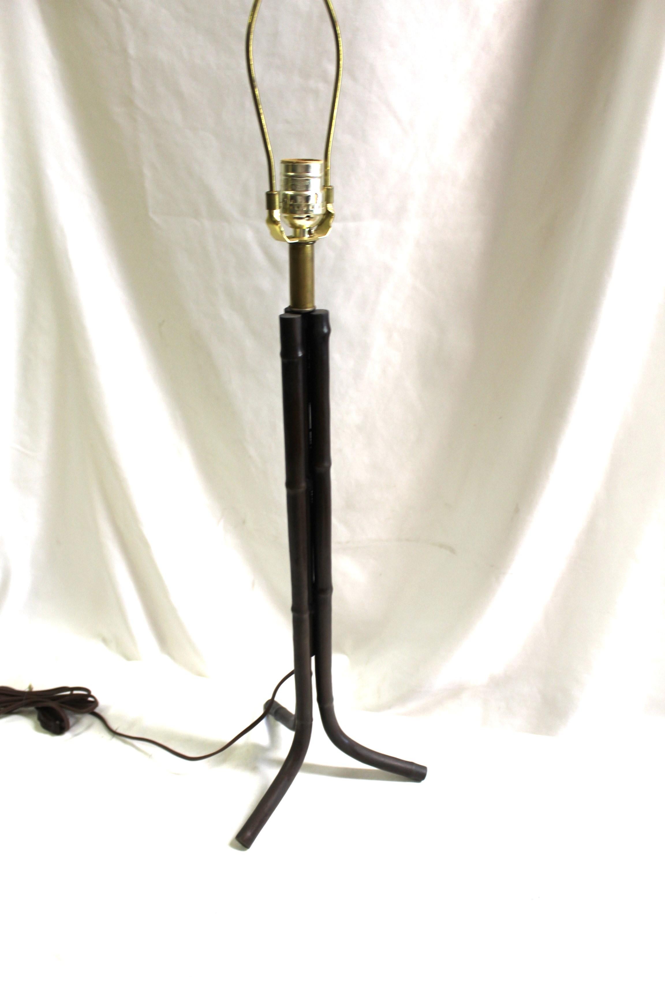 Lampe de bureau mi-siècle moderne en bronze, design bambou en vente 1