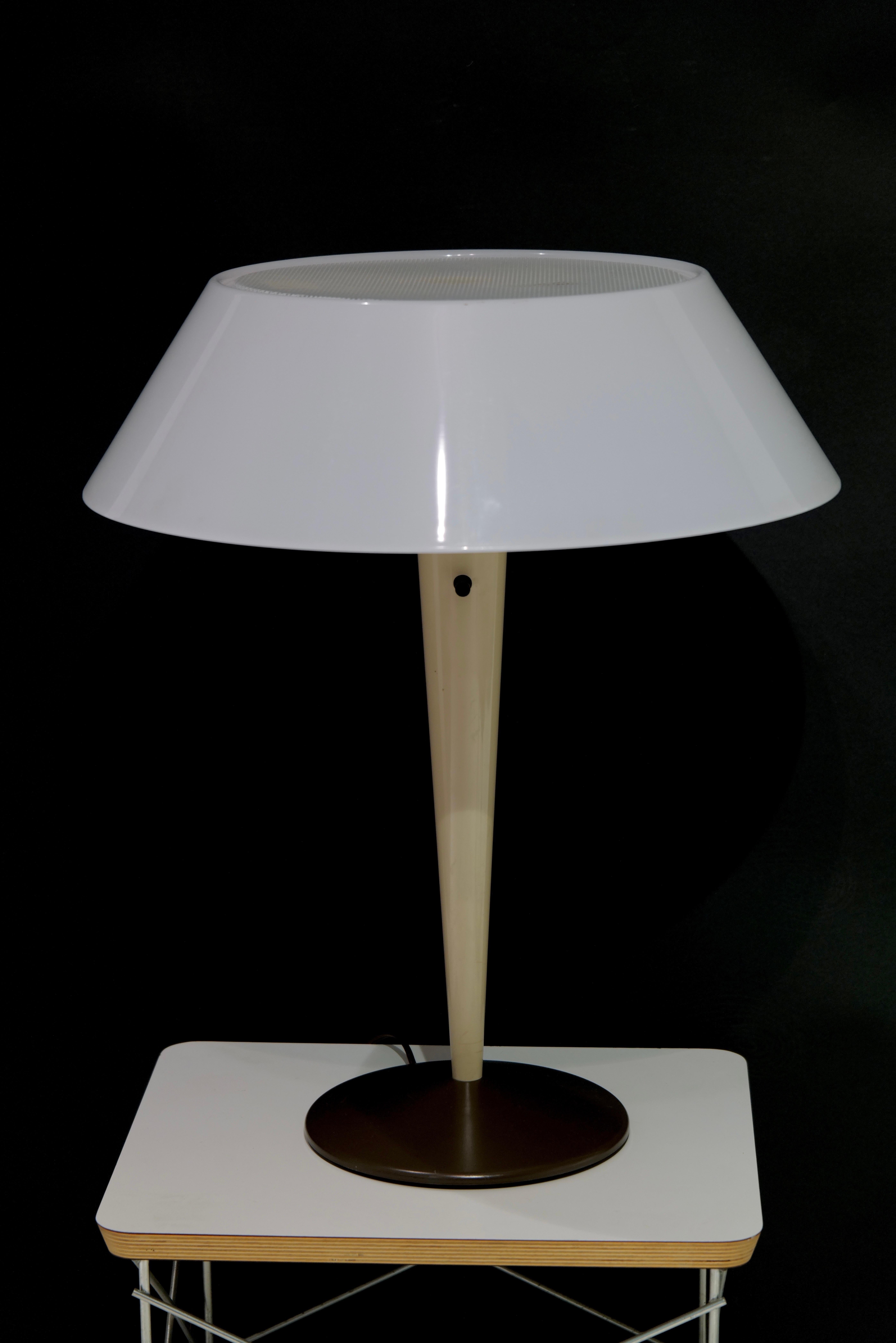 Lampada da tavolo moderna del metà secolo di Gerald Thurston per Lightolier in vendita 4