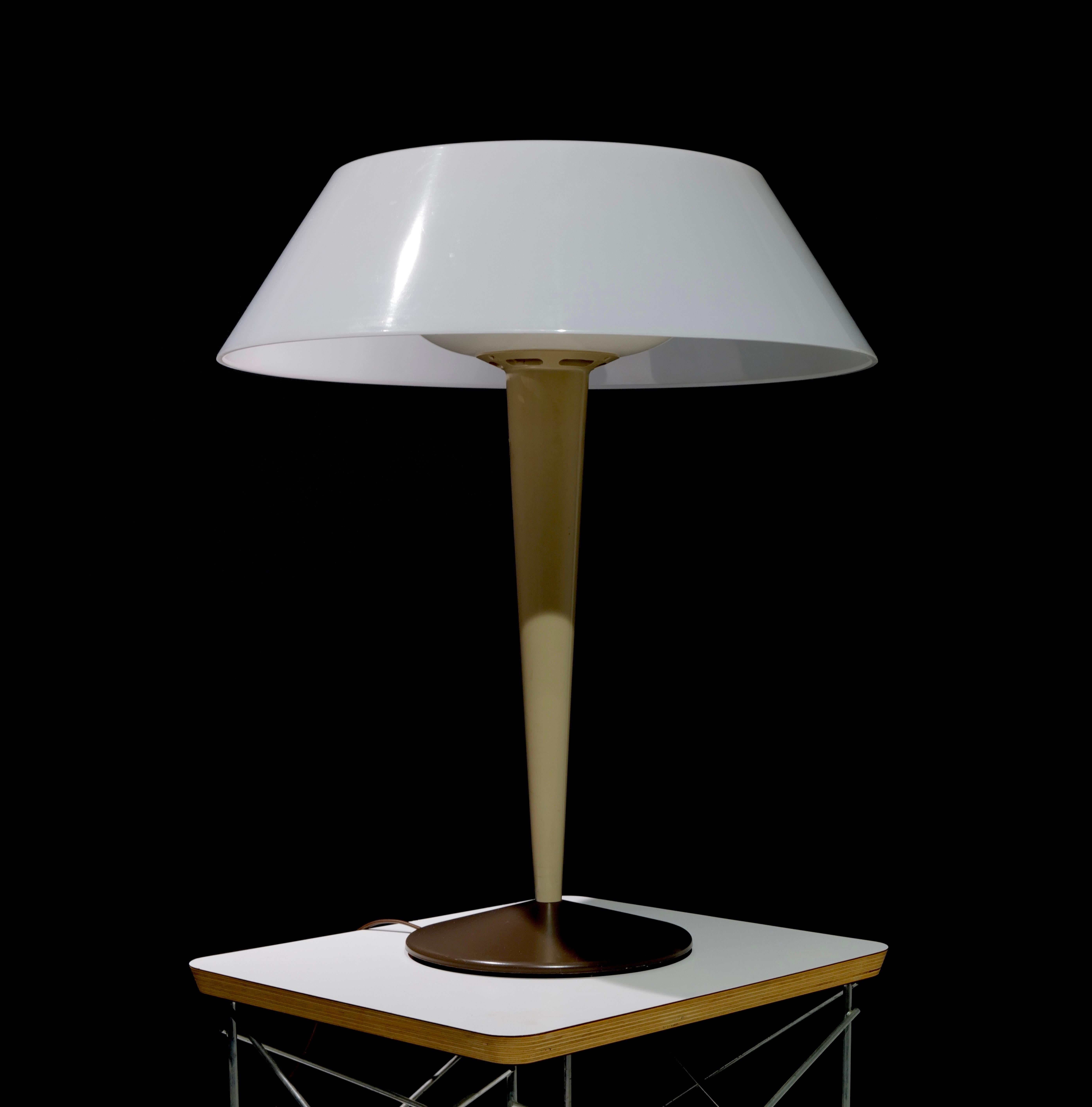 Lampada da tavolo moderna del metà secolo di Gerald Thurston per Lightolier in vendita 12