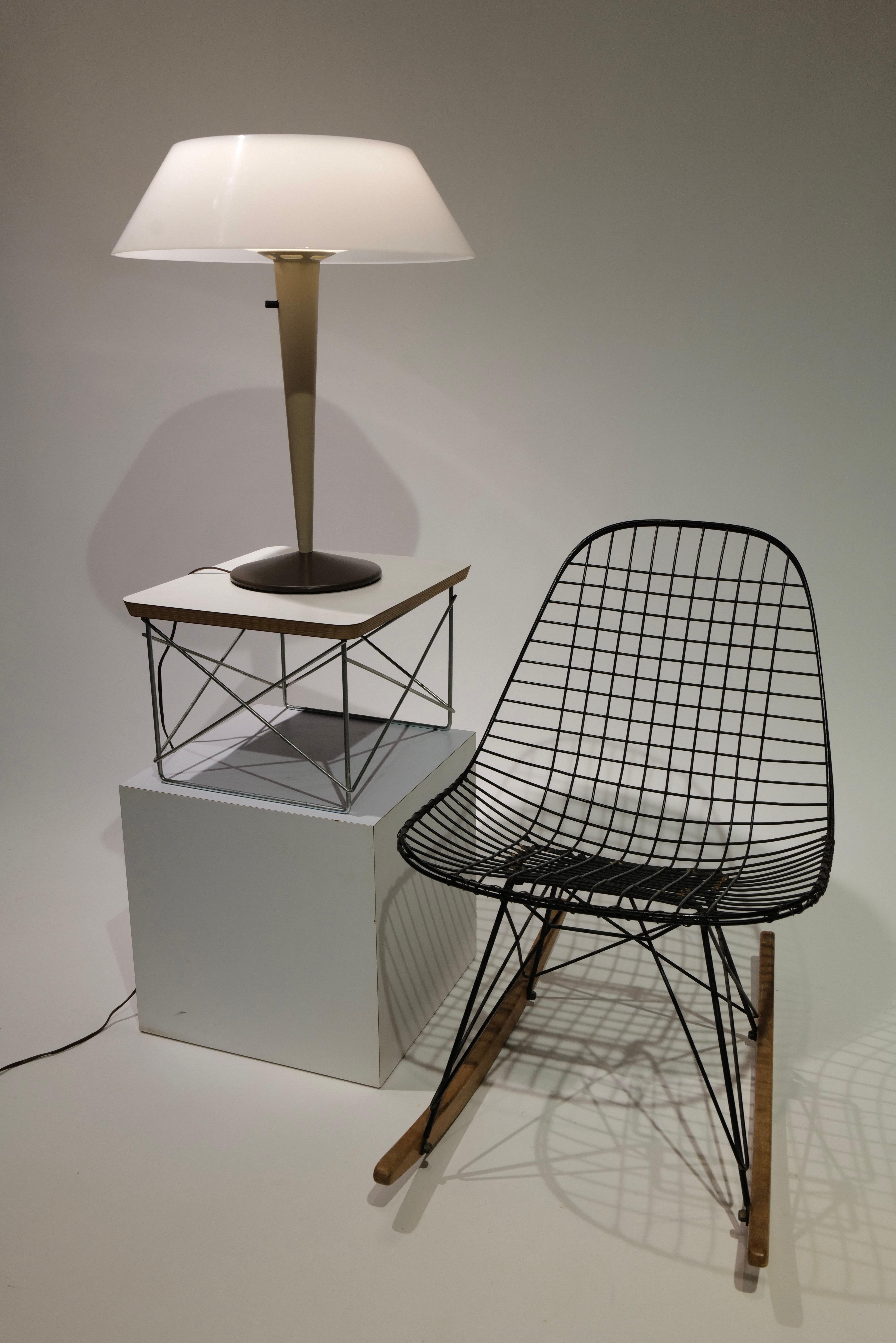Americano Lampada da tavolo moderna del metà secolo di Gerald Thurston per Lightolier in vendita