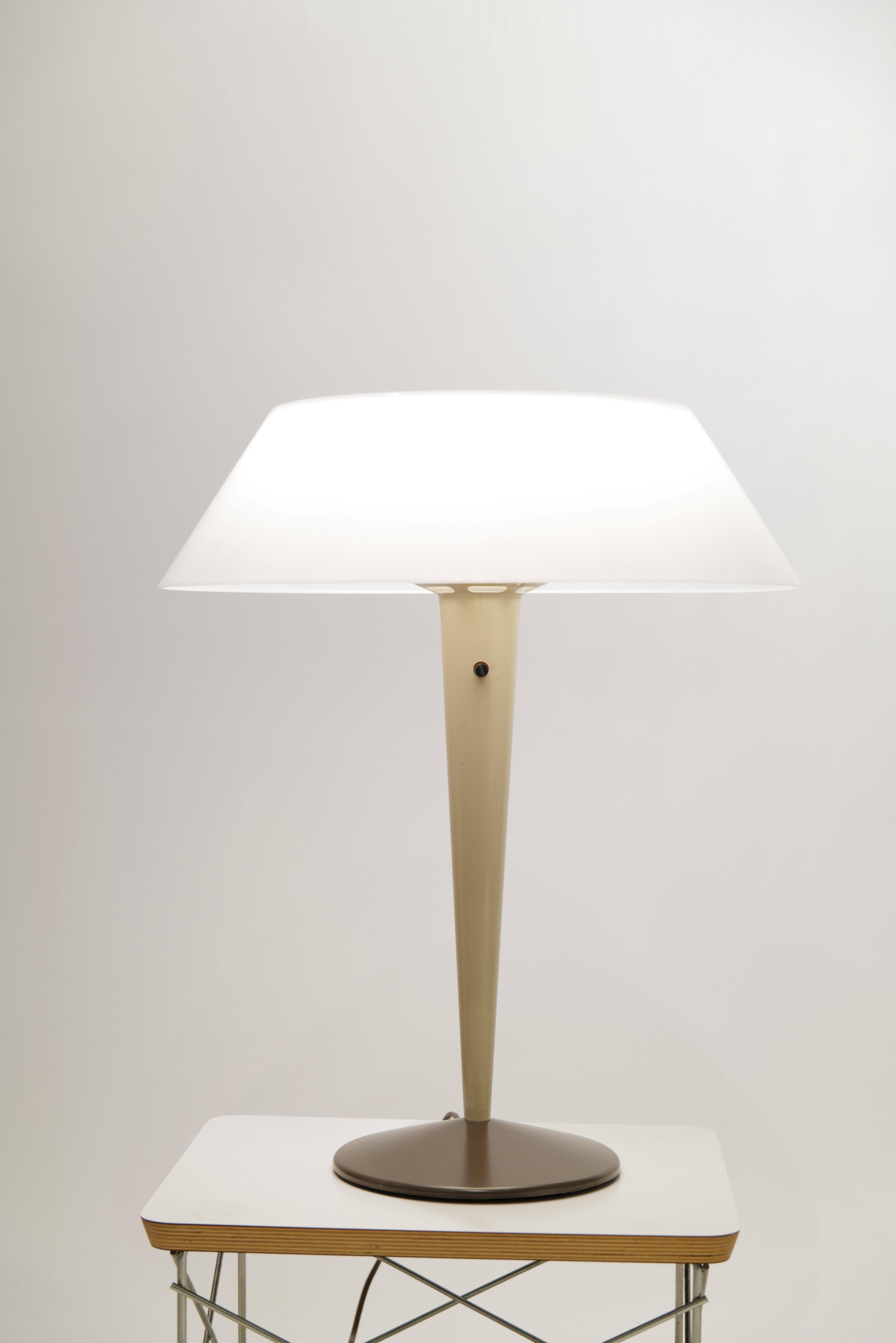Lampada da tavolo moderna del metà secolo di Gerald Thurston per Lightolier In condizioni buone in vendita a Oklahoma City, OK