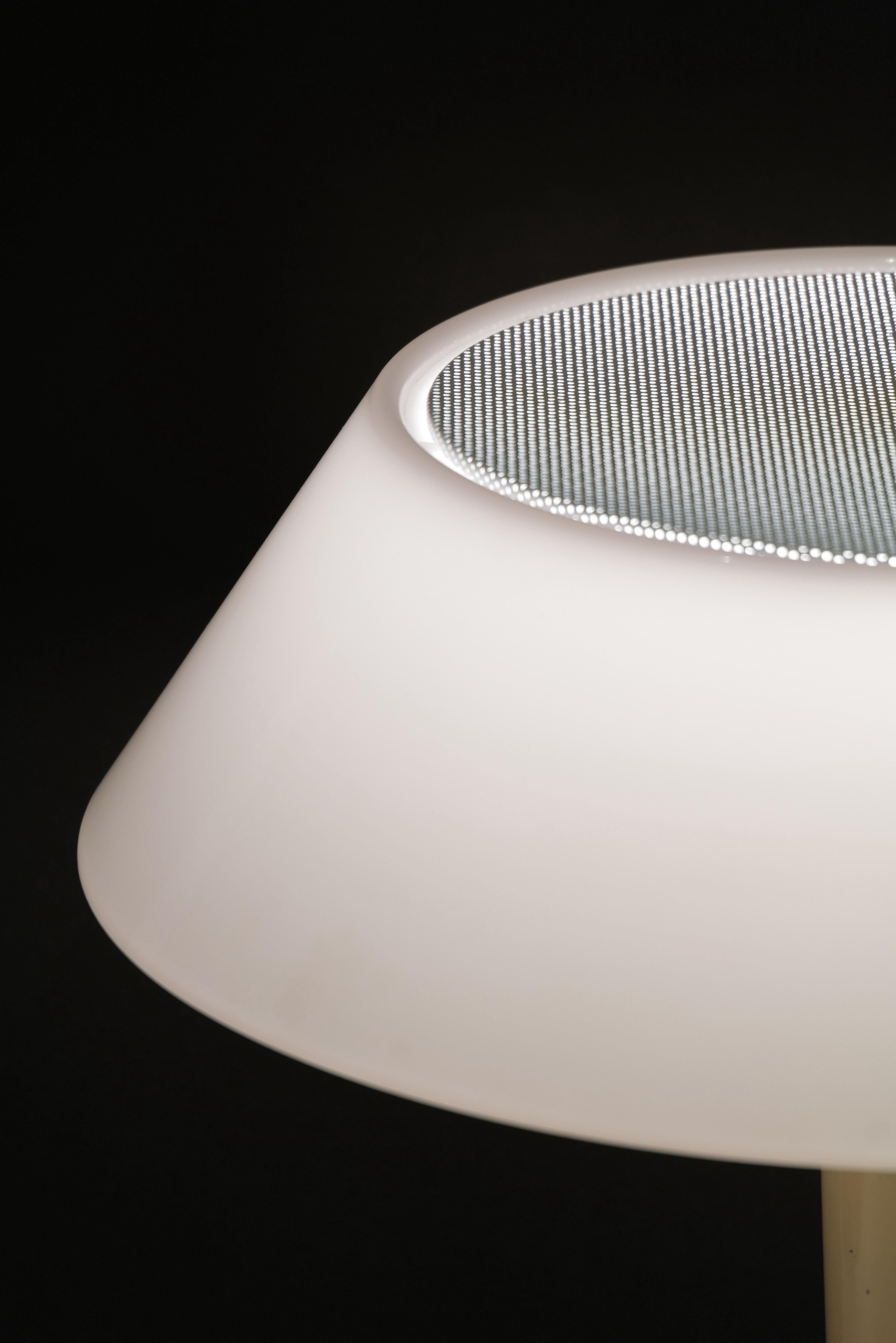 Metallo Lampada da tavolo moderna del metà secolo di Gerald Thurston per Lightolier in vendita