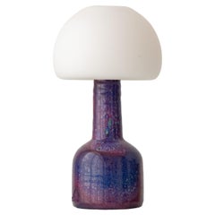 Lampada da tavolo moderna del metà secolo di Jaap Ravelli con paralume a fungo in vetro opalino