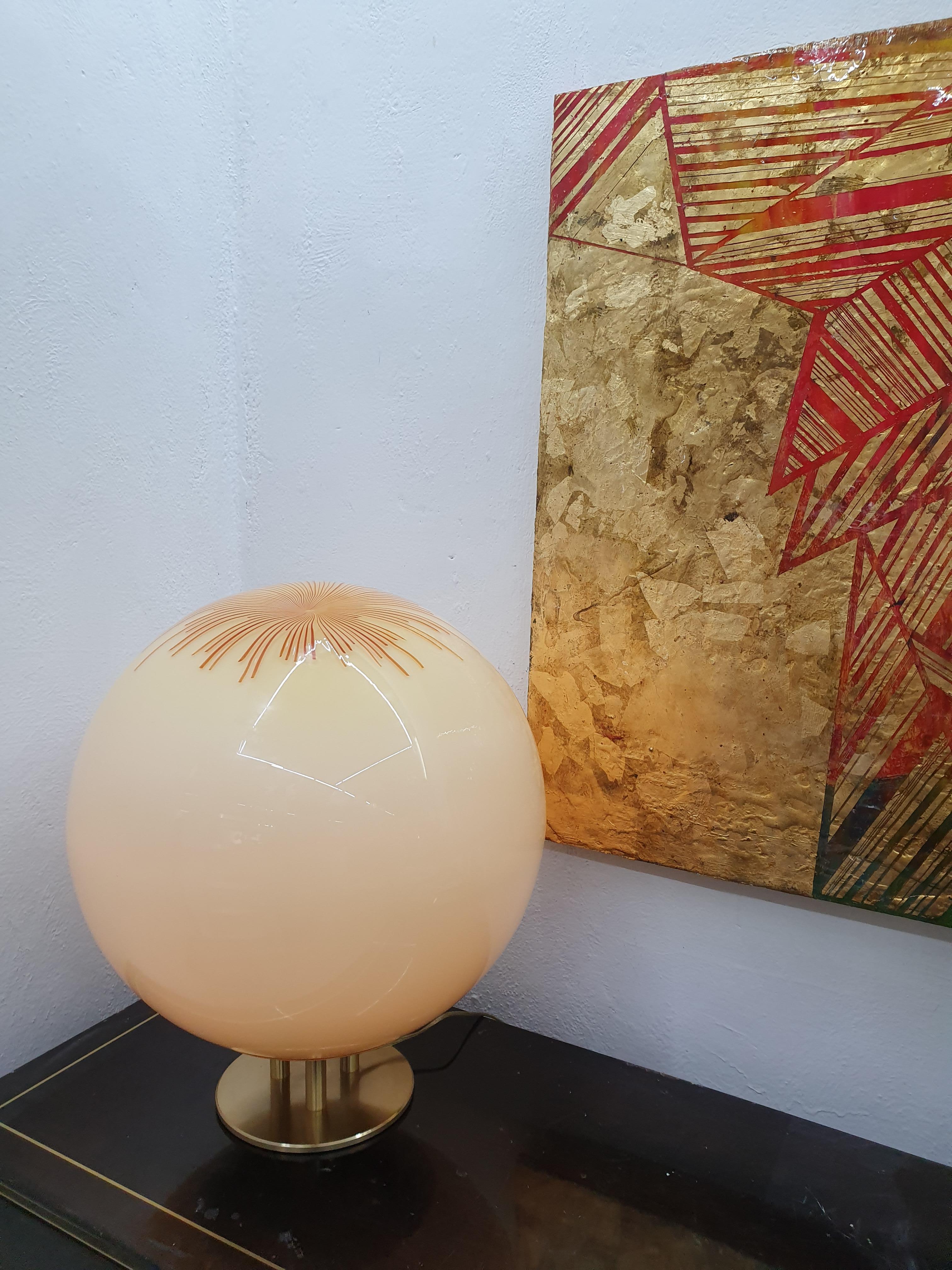 Mid-Century Modern table lamp with one light by La Murrina in Murano glass and brass hardware, this sphere is signed and the glass is attributed to Ludovico Diaz Santillana's 