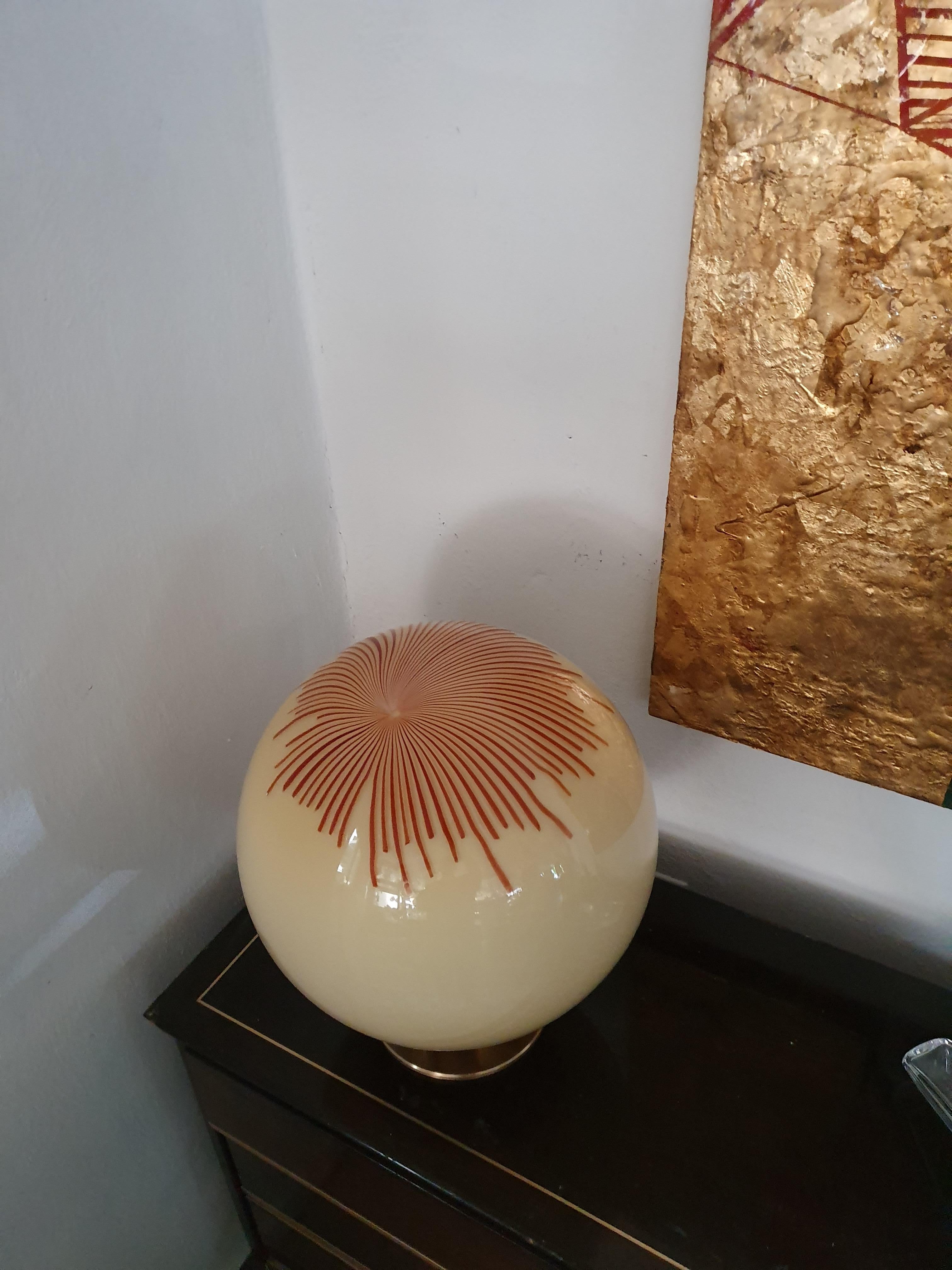 Mid-Century Modern table lamp with one light by La Murrina in Murano glass and brass hardware, this sphere is signed and the glass is attributed to Ludovico Diaz Santillana's 