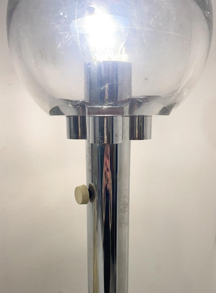 Lampe de table moderne du milieu du siècle dernier par Laura Diaz Santillana, 1970

Laura Diaz de Santillana est une designer de formation classique, diplômée de la New York School of Visual Arts en 1975-76.
Après avoir terminé sa formation, Laura