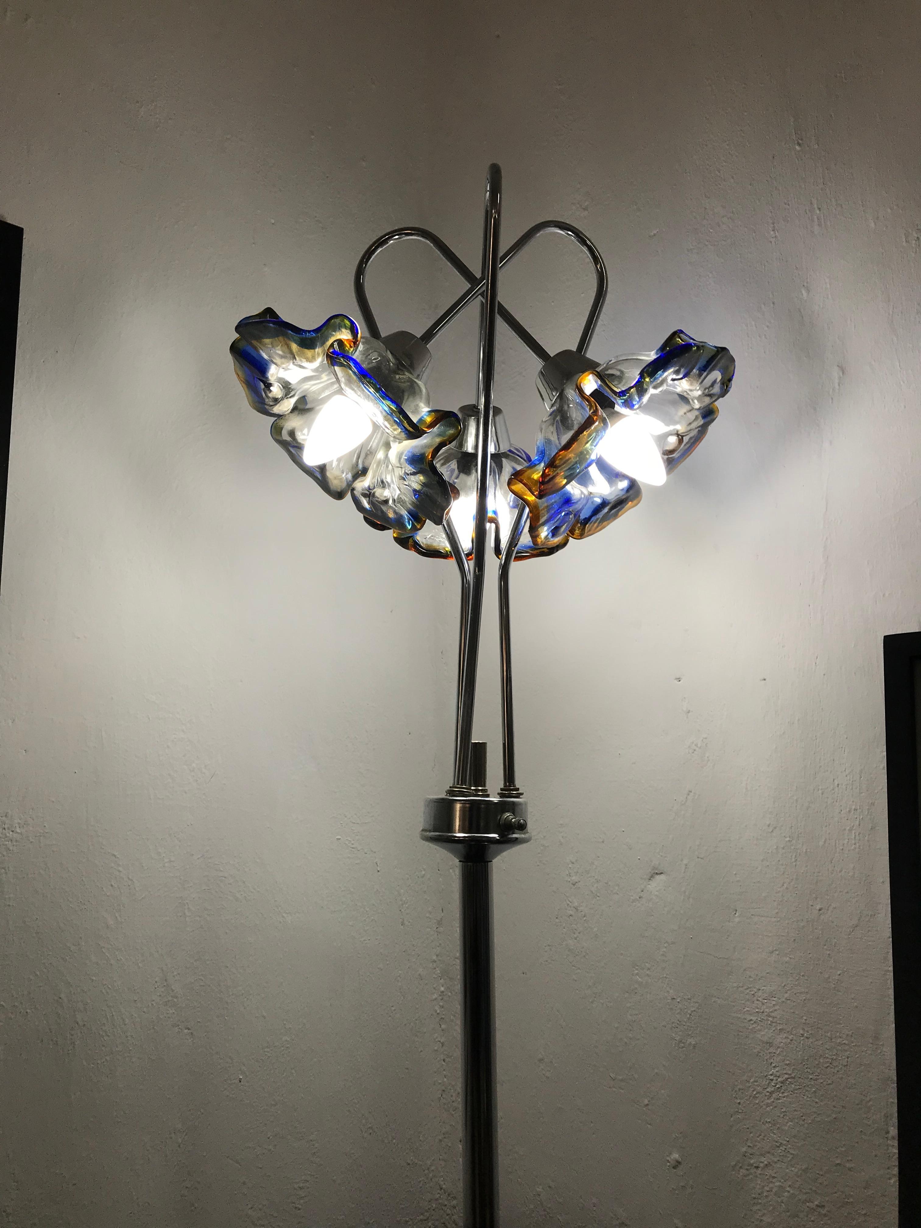 Late 20th Century Mid-Century Modern Table Lamp by Mazzega in Murano Glass and Chrome, circa 1970 For Sale