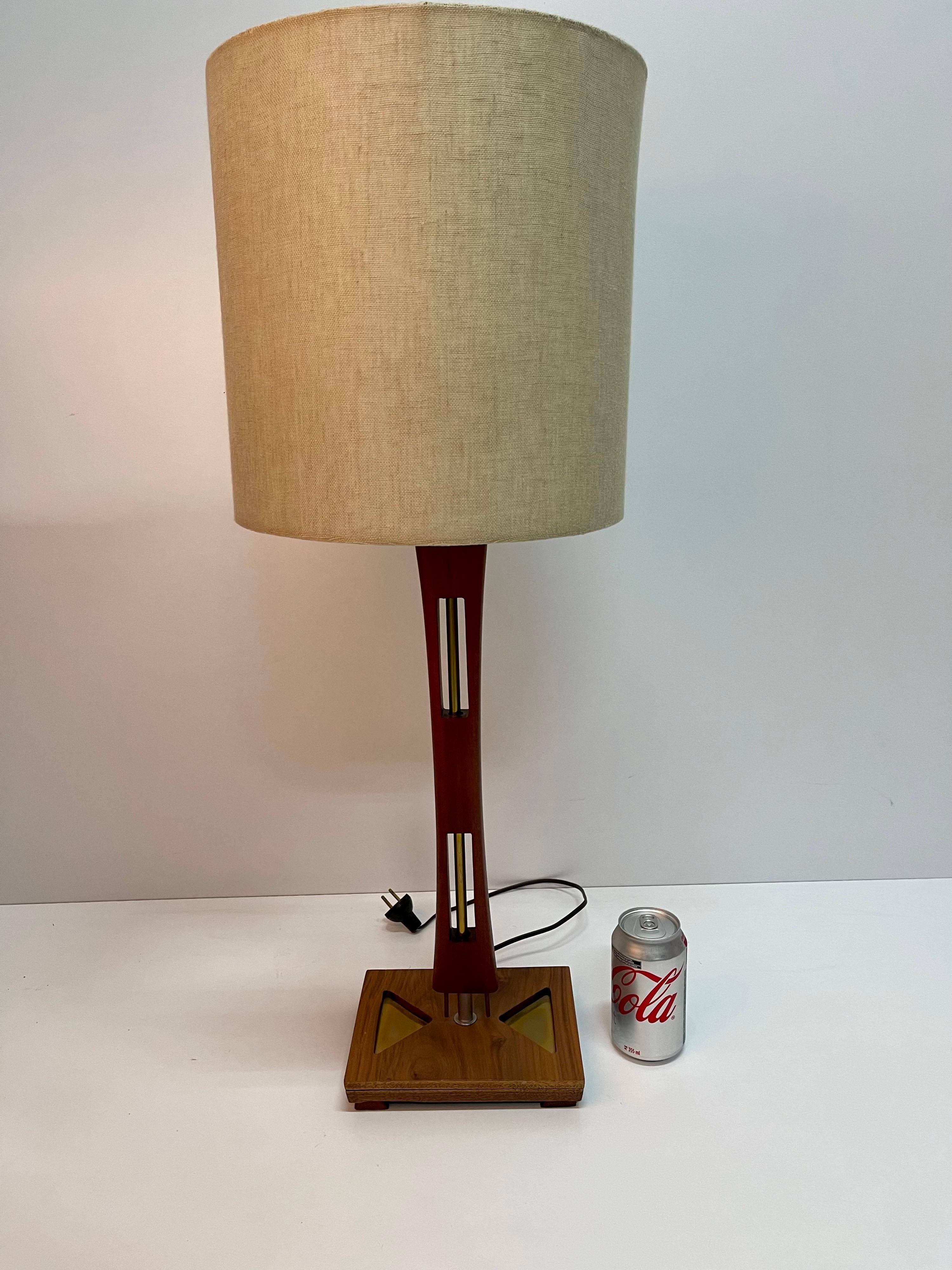 For your consideration and as part of Mexican modernism, a lamp that combines three materials, walnut, mahogany and brass, an exquisite design and ready to set the mood for a Mid-Century Modern space.

Shade in not included.