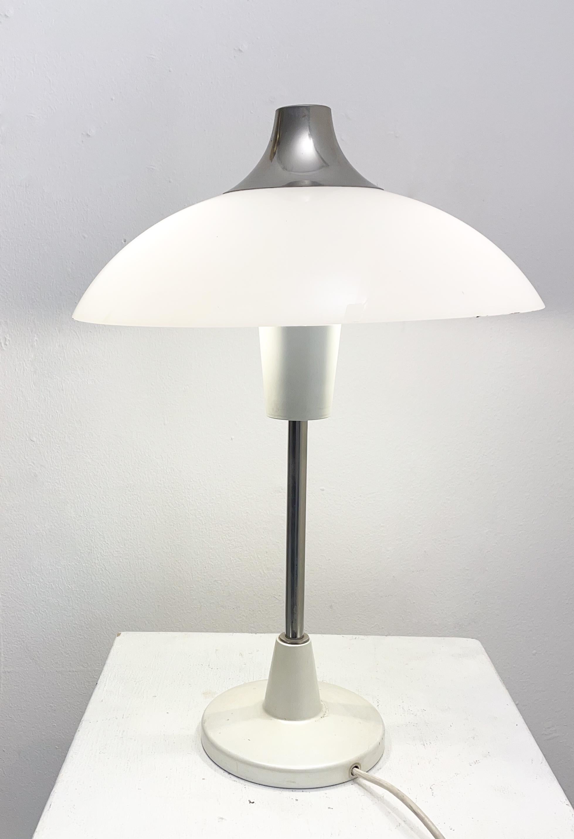 Italian Mid-Century Modern Table Lamp by Stilnovo, Italy, 1950s For Sale