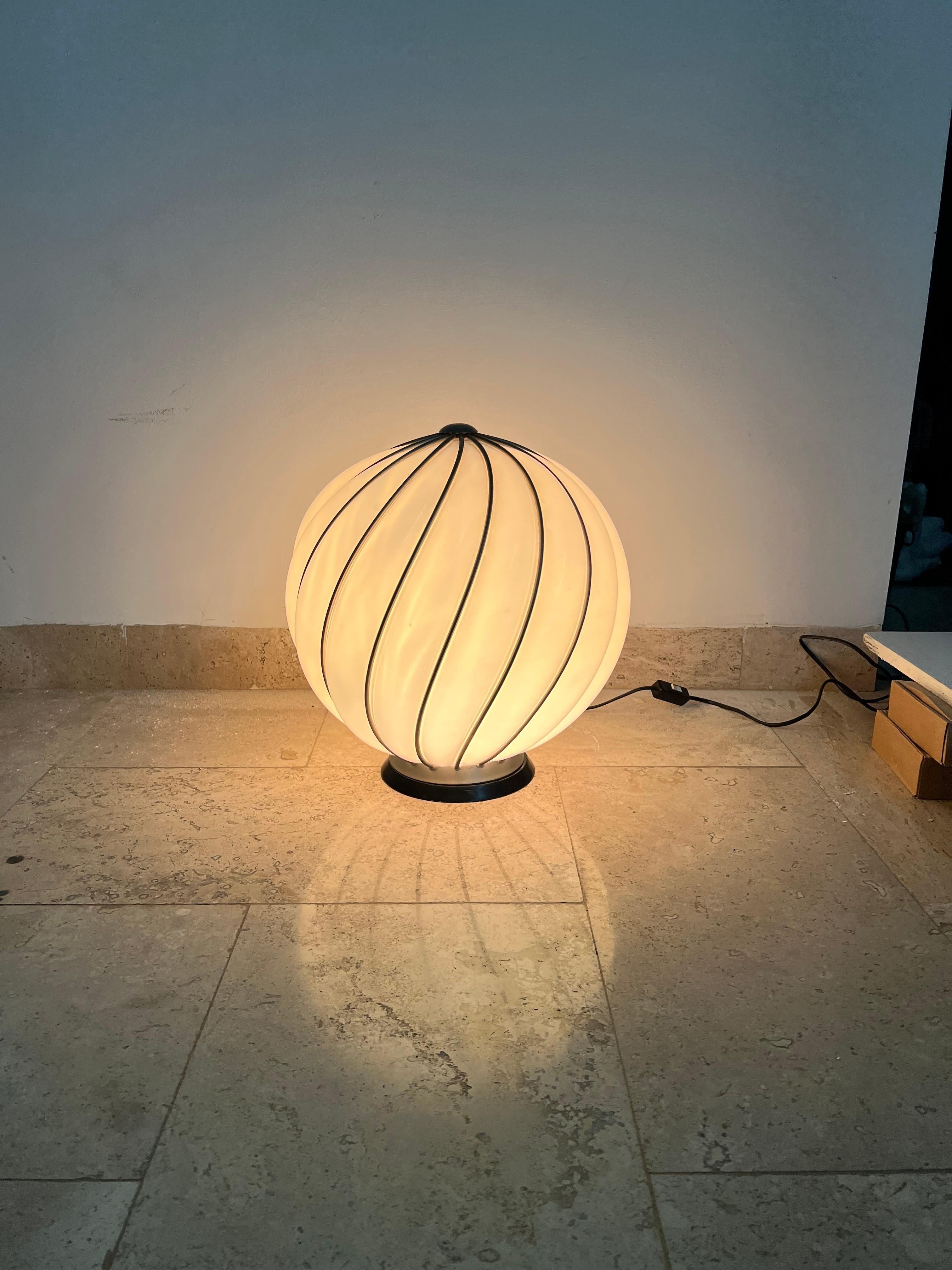 Fatto a mano Lampada da tavolo moderna di Venini Art, vetro di Murano, Italia, ca. 1960 in vendita