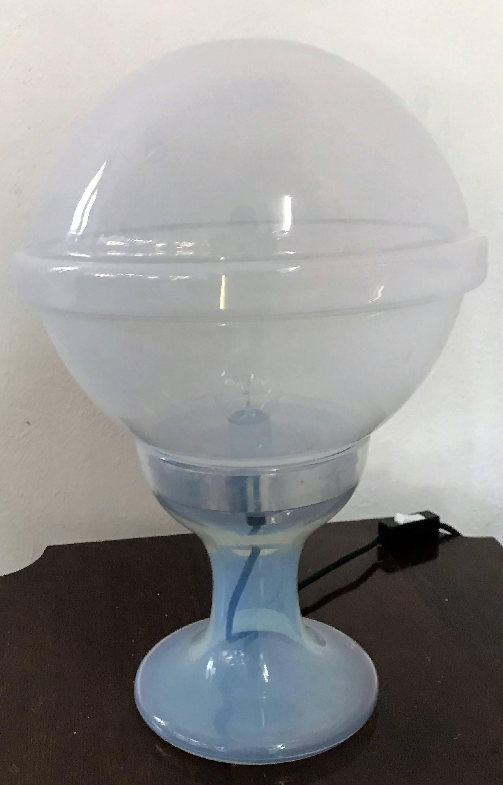 Ère spatiale Lampe de bureau moderne du milieu du siècle dernier conçue par Carlo Nason pour Mazzega, en verre de Murano en vente