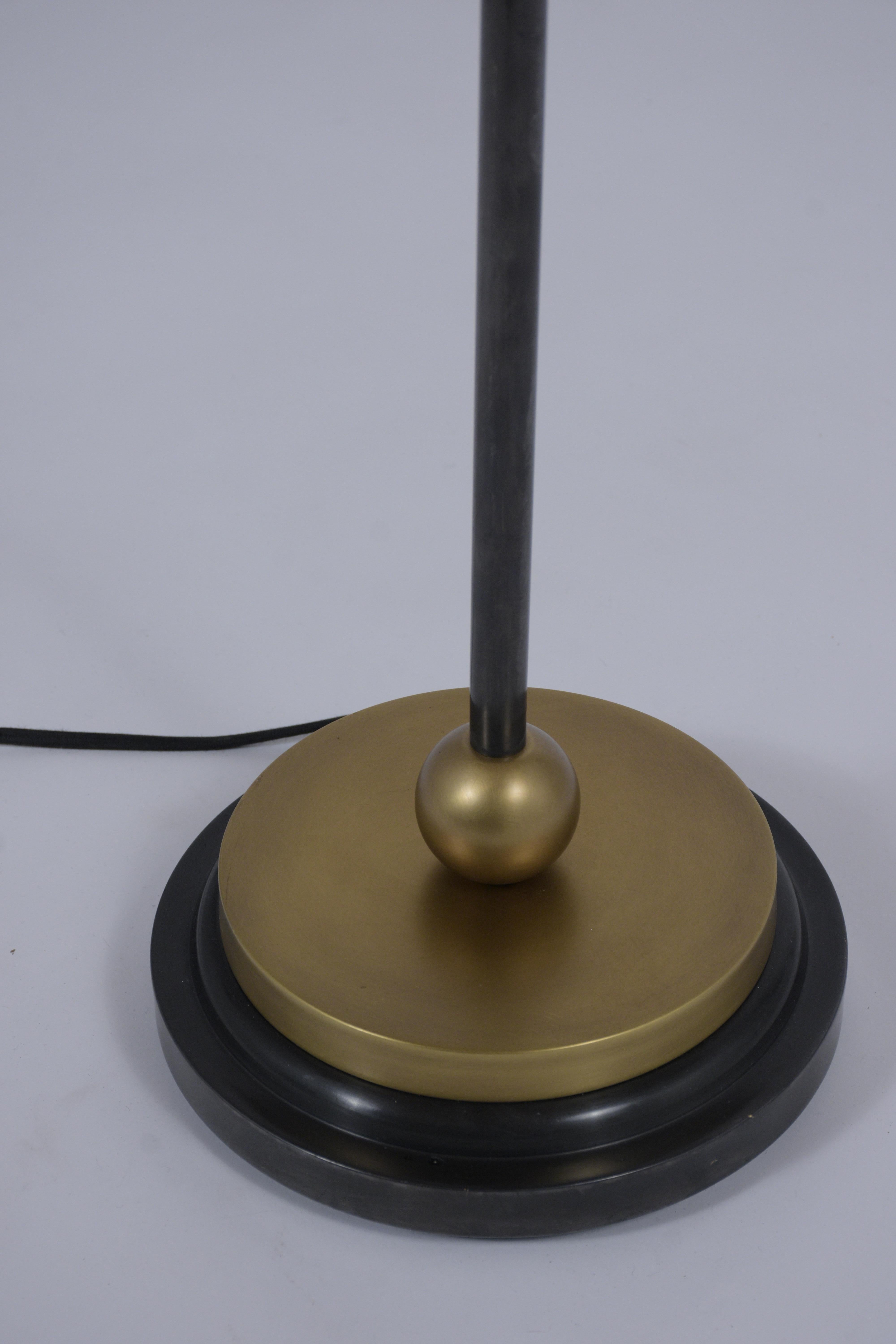 Experience the elegance of this Mid-Century Modern brass floor lamp, which is not only in prime working condition but also a testament to timeless design. Crafted from premium brass, its standout features include a swiveling brass shade and a