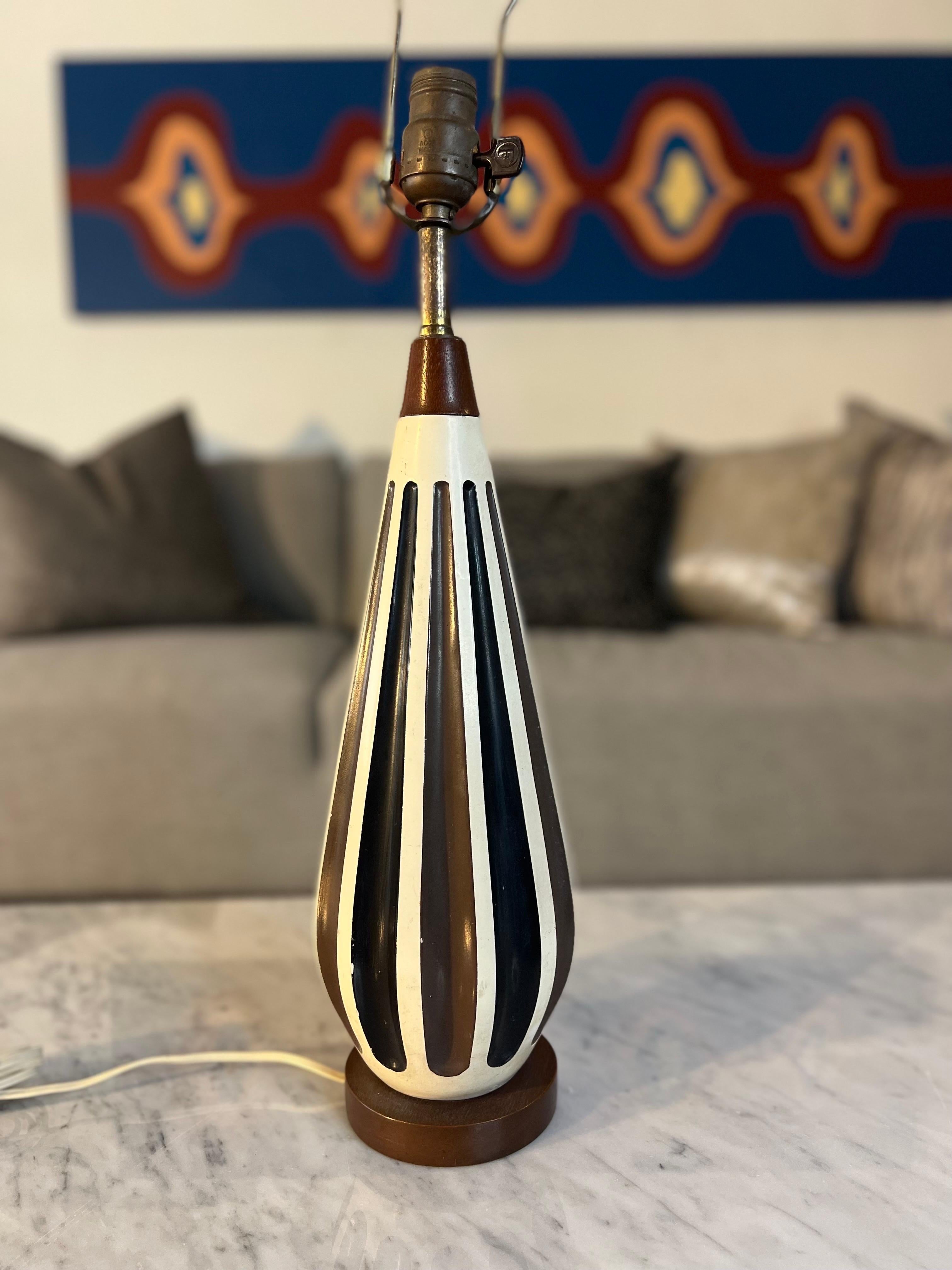 Mid-Century Modern Table Lamp For Sale 3