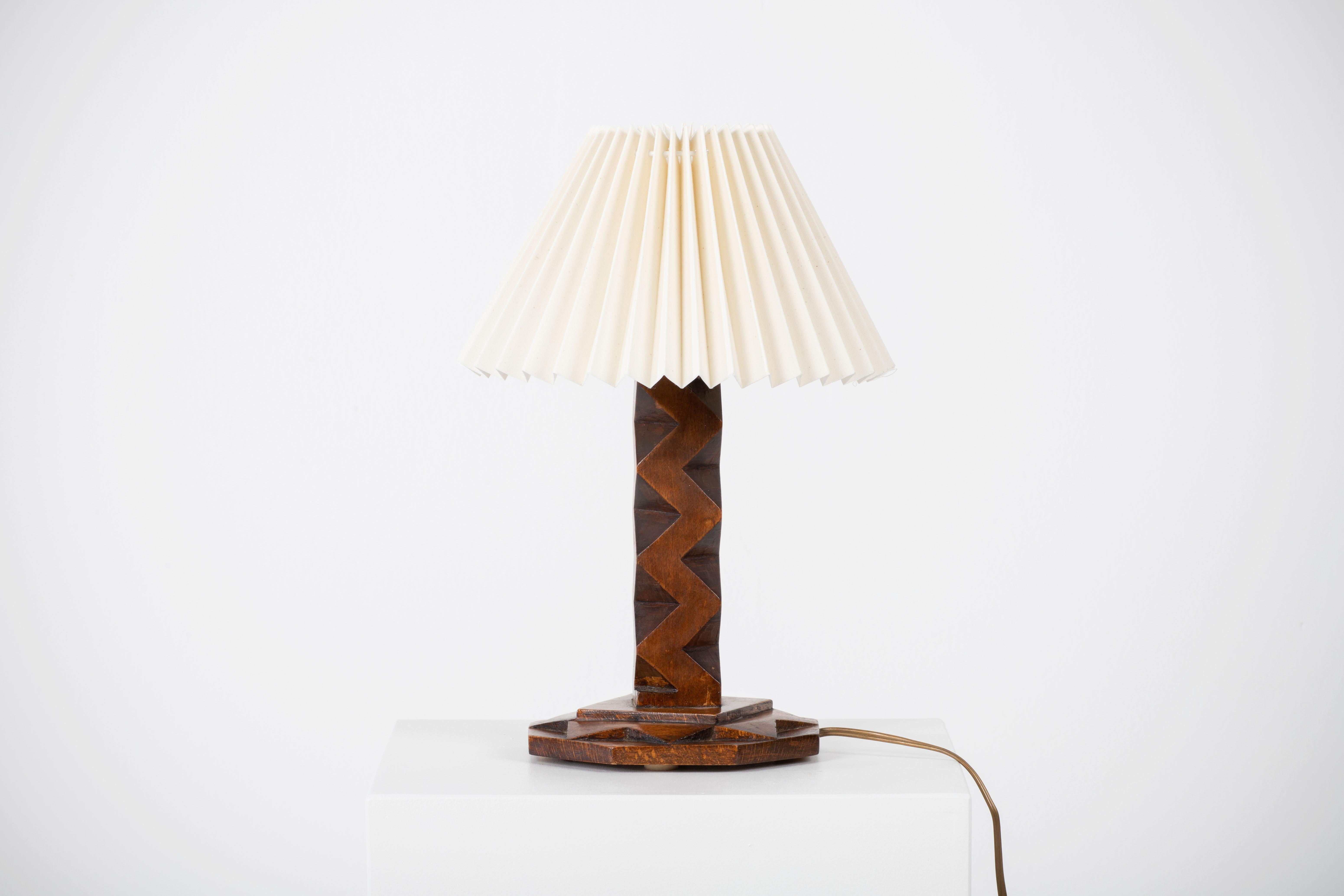 Moderne Tischlampe aus der Jahrhundertmitte, Frankreich, 1940 (Moderne der Mitte des Jahrhunderts) im Angebot