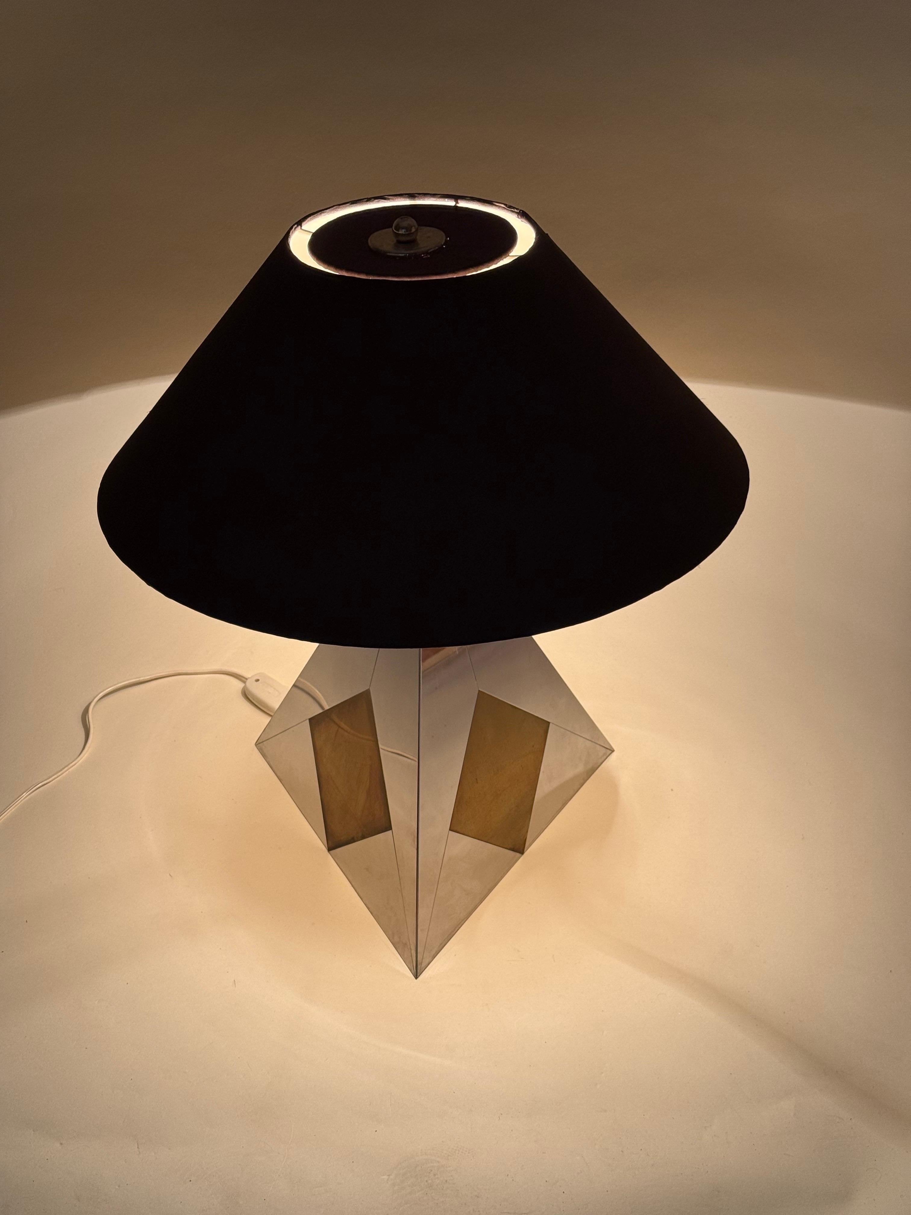 Lampada da tavolo moderna di metà secolo in metallo bicolore e paralume in seta, Francia anni '60 in vendita 9