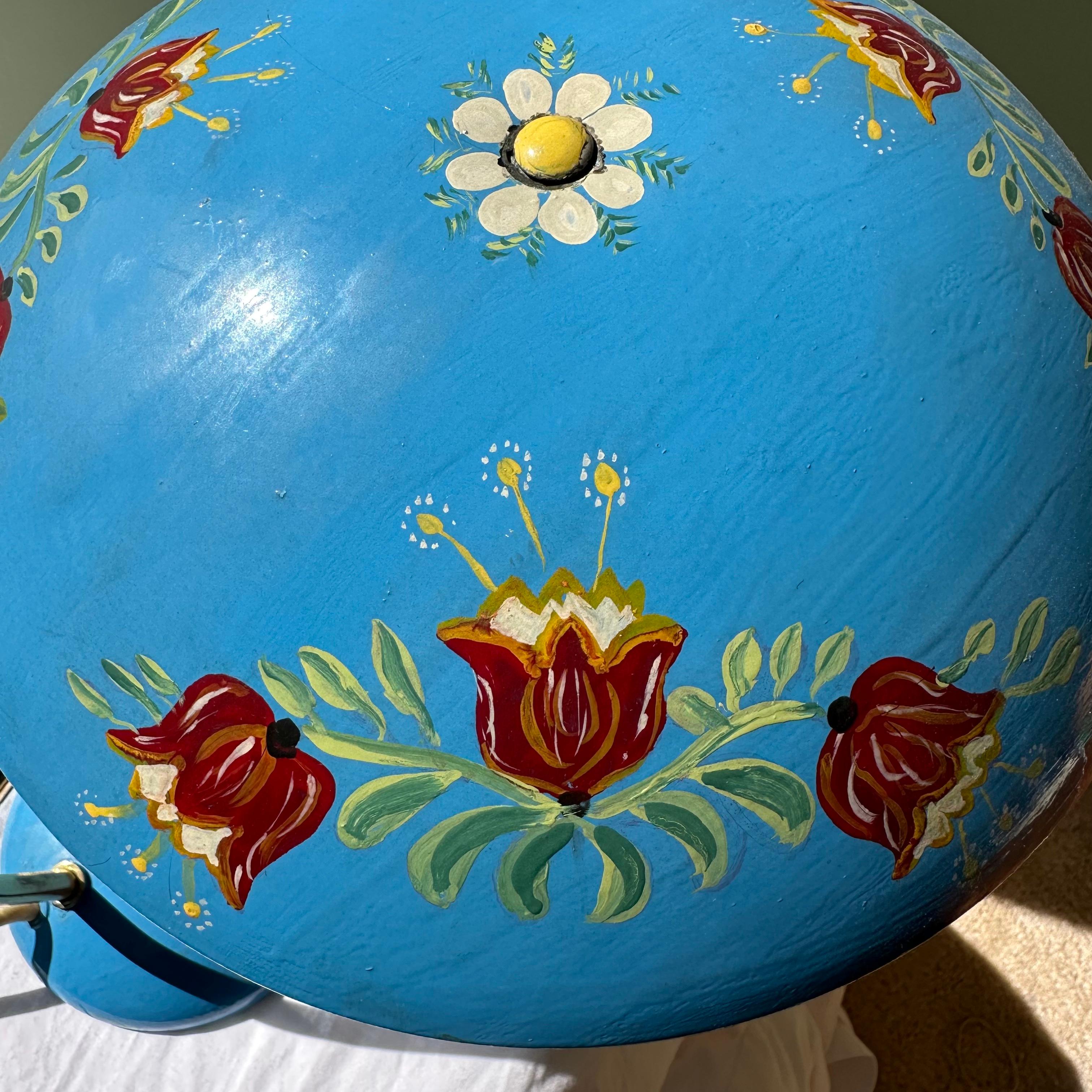 Mid-Century Modern Table Lamp in Brass and Blue Lacquer with Hand-Painted Flower In Good Condition In Amityville, NY