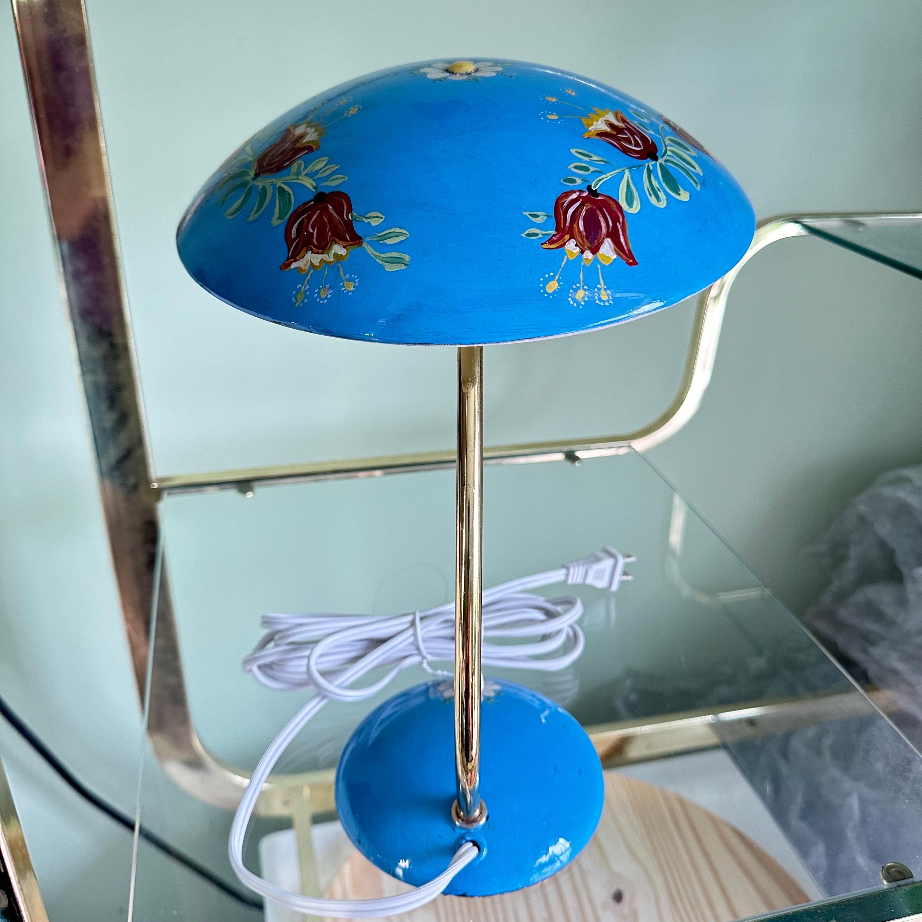 European Mid-Century Modern Table Lamp in Brass and Blue with Hand-Painted Flowers For Sale
