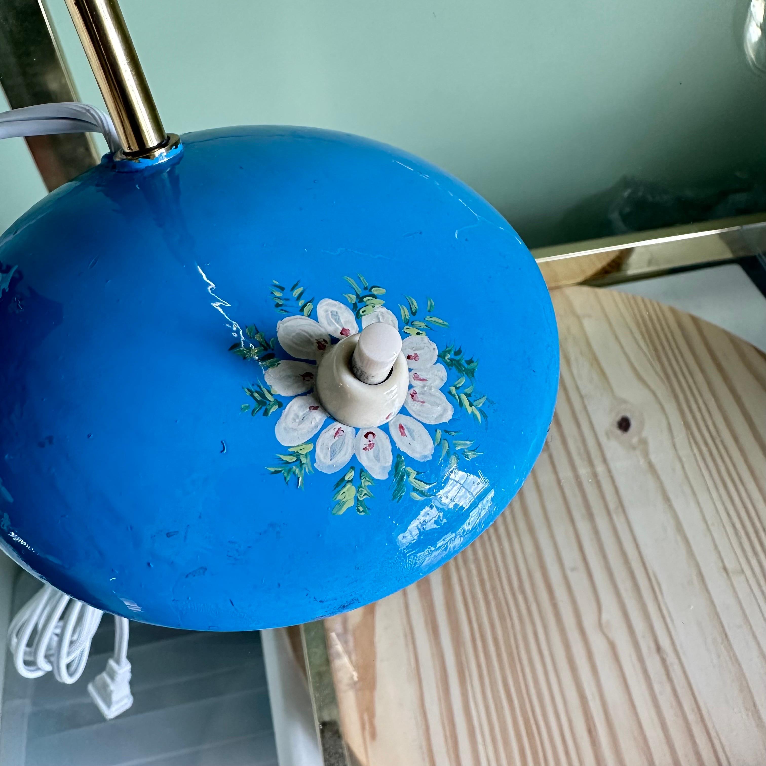 Mid-Century Modern Table Lamp in Brass and Blue with Hand-Painted Flowers In Good Condition For Sale In Amityville, NY