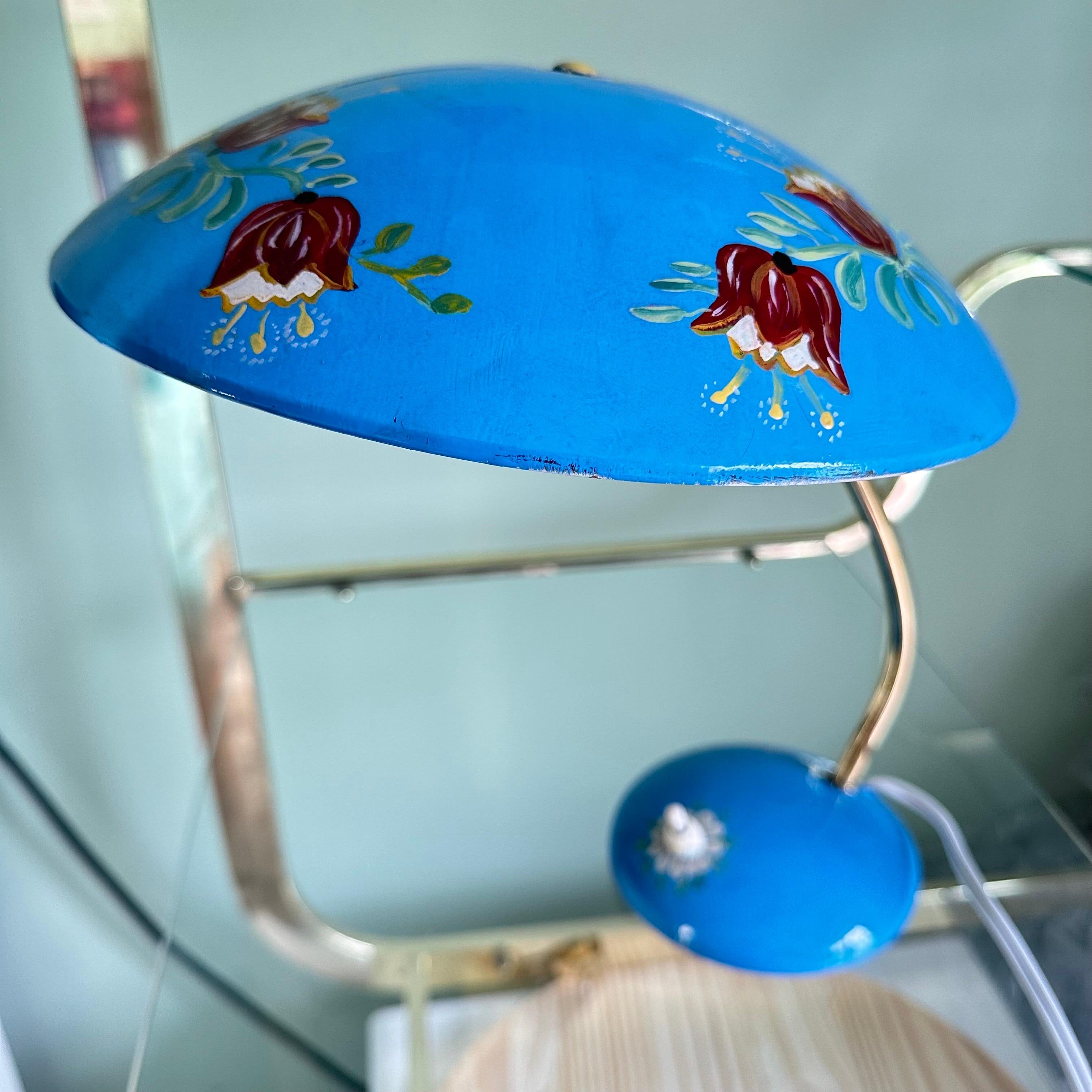 Mid-Century Modern Table Lamp in Brass and Blue with Hand-Painted Flowers For Sale 2
