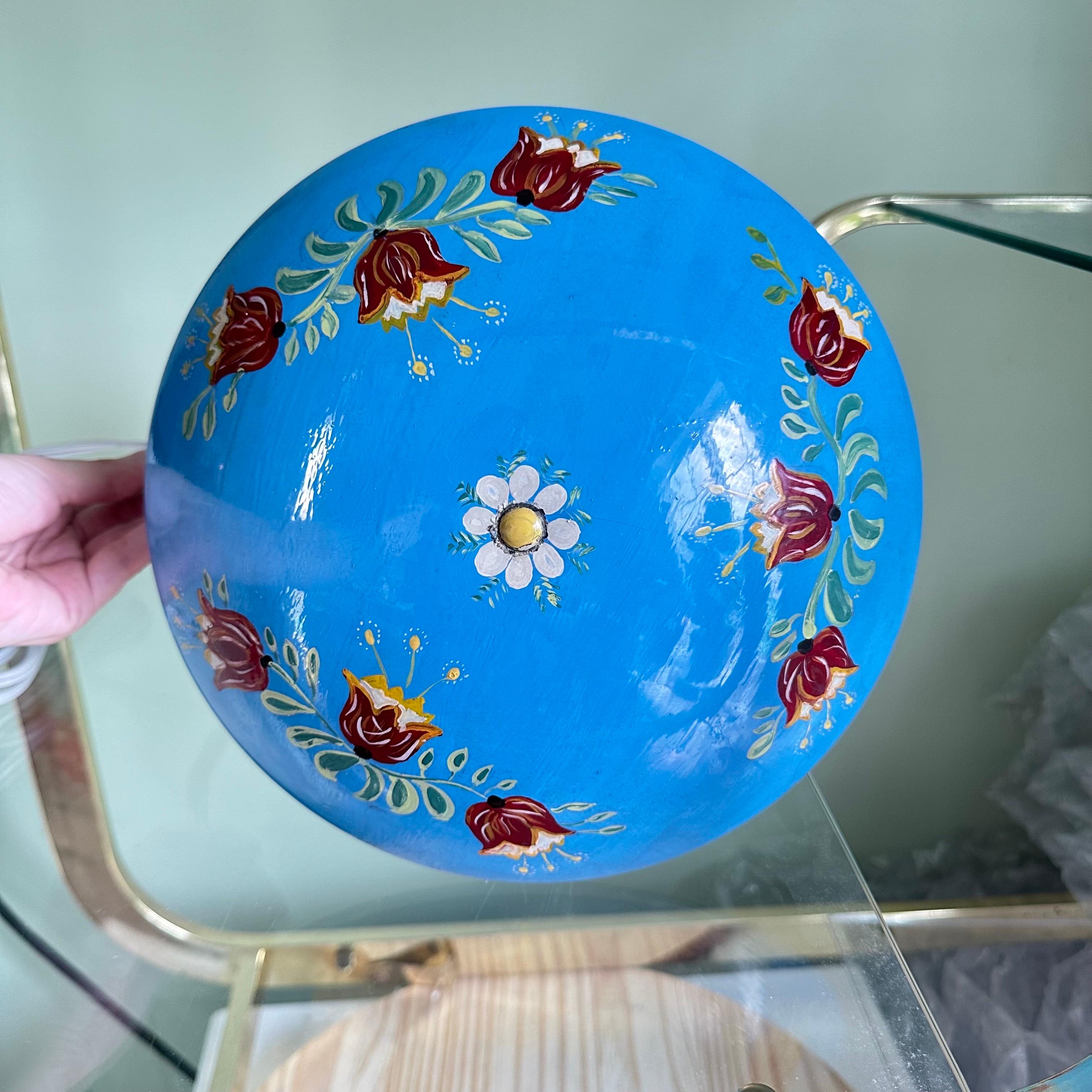 Mid-Century Modern Table Lamp in Brass and Blue with Hand-Painted Flowers For Sale 3