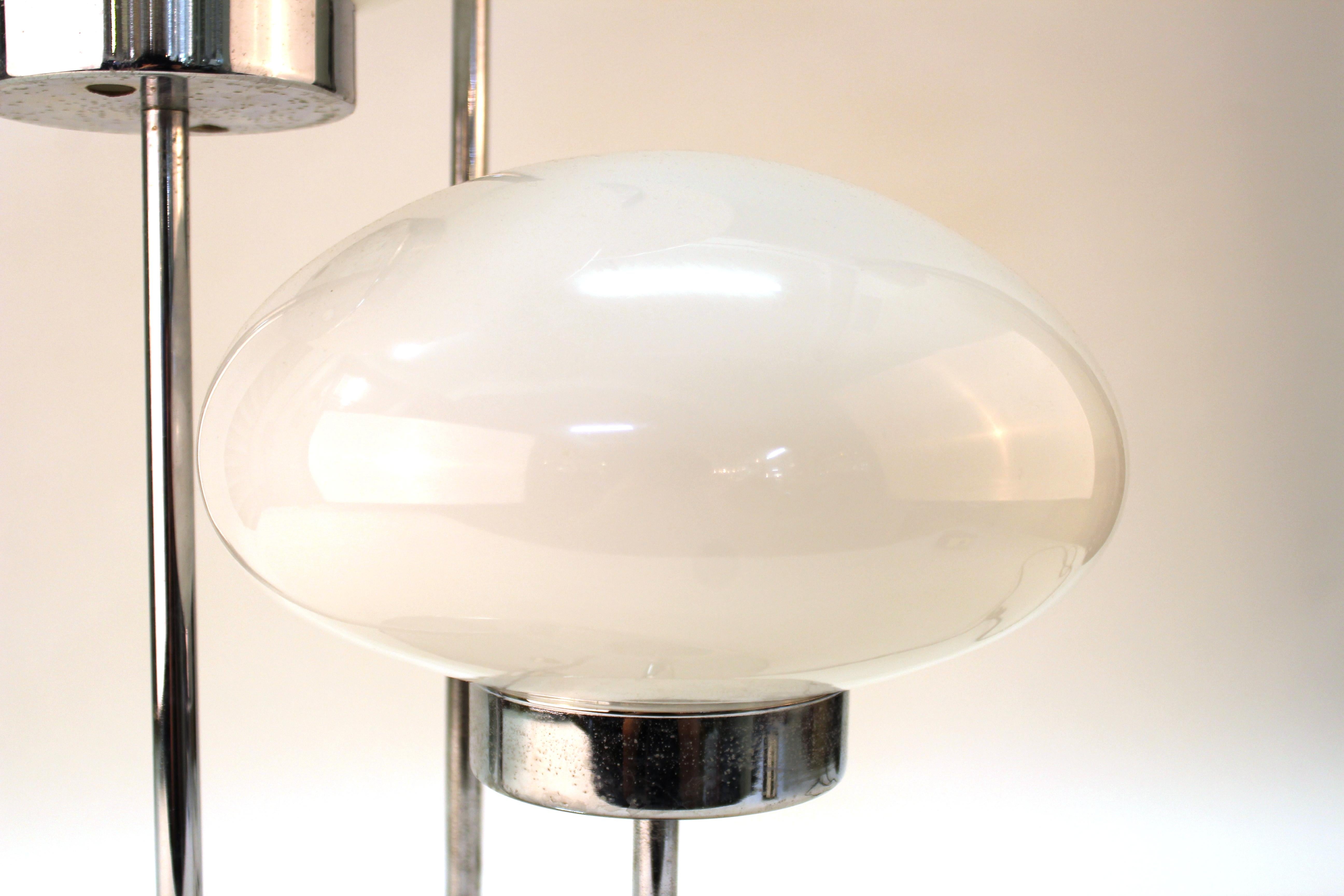 Mid-Century Modern Table Lamp in Chrome with Domed Lights In Good Condition In New York, NY