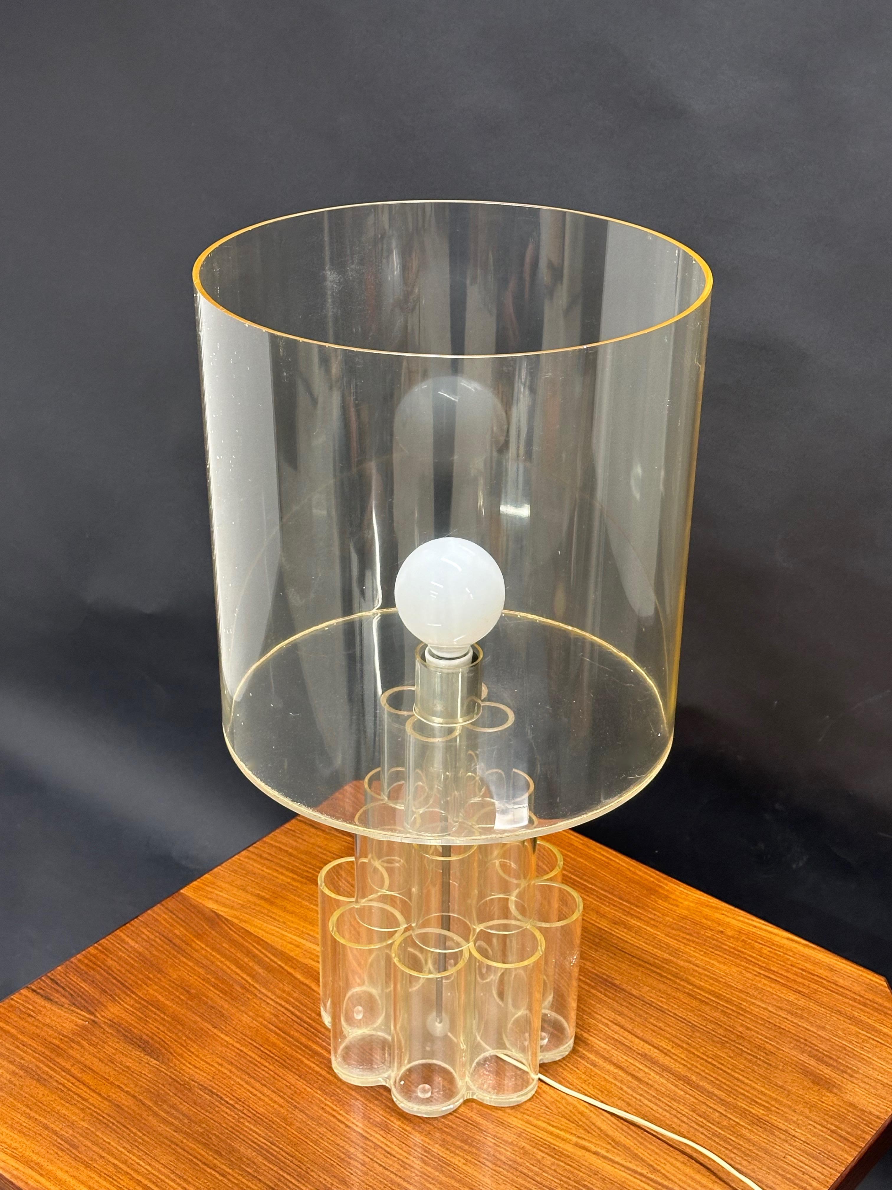 Mid-Century Modern Table Lamp in Lucite Plexiglass, Panton Style, Italy, 1970s For Sale 5