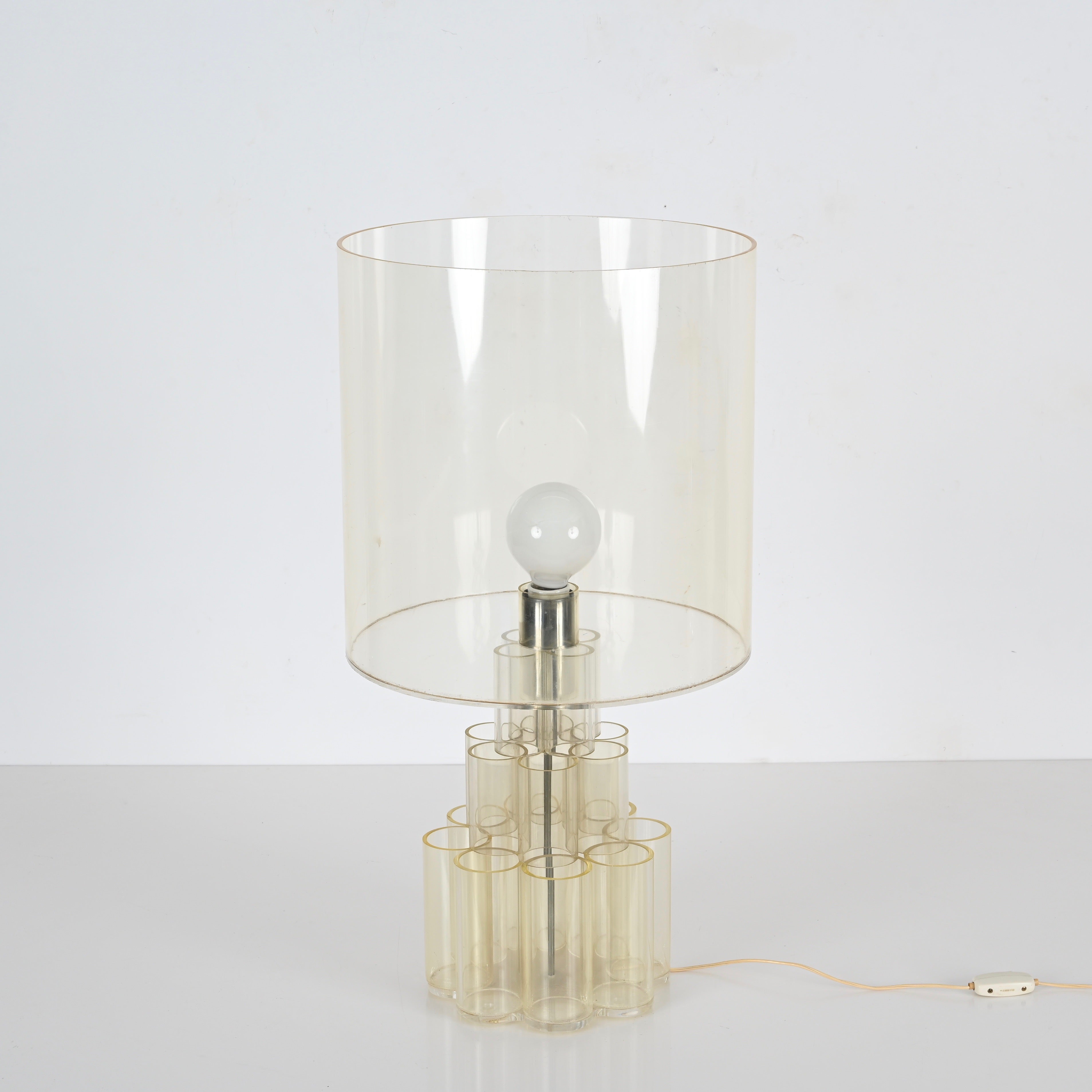 Mid-Century Modern Table Lamp in Lucite Plexiglass, Panton Style, Italy, 1970s For Sale 3
