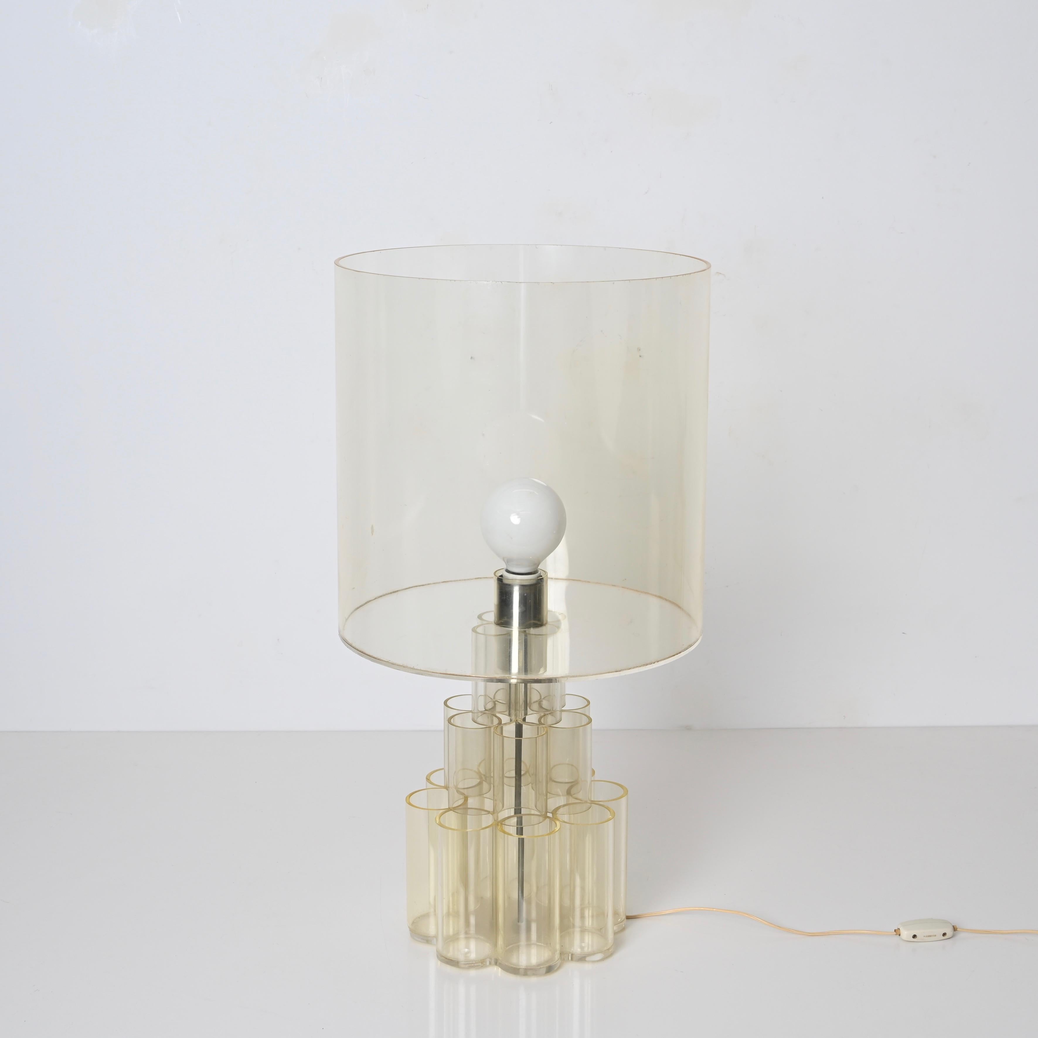 Mid-Century Modern Table Lamp in Lucite Plexiglass, Panton Style, Italy, 1970s For Sale 4