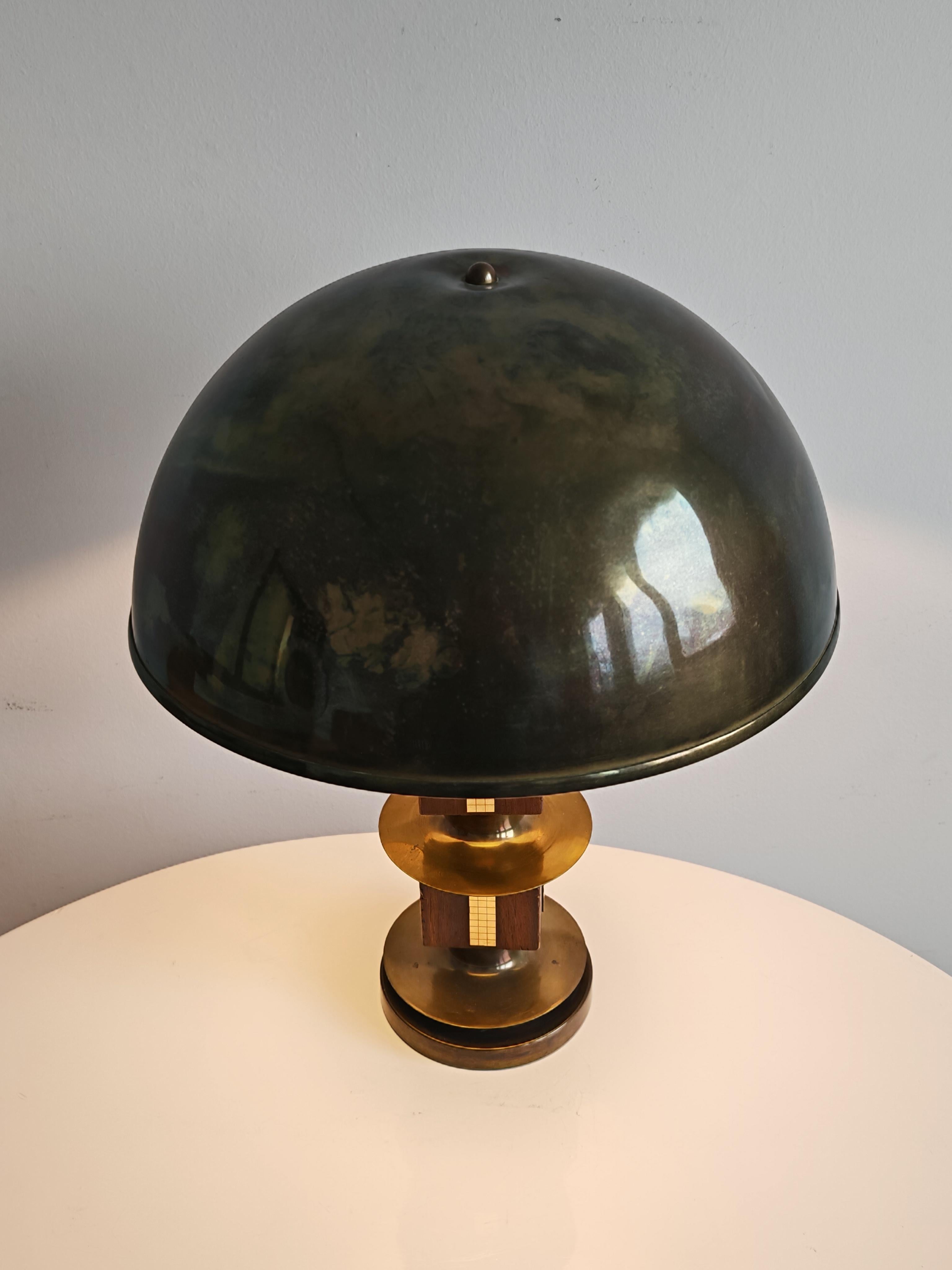 Mid Century Modern Table Lamp in mahogany and brass, Italy 1960s Italiano en venta