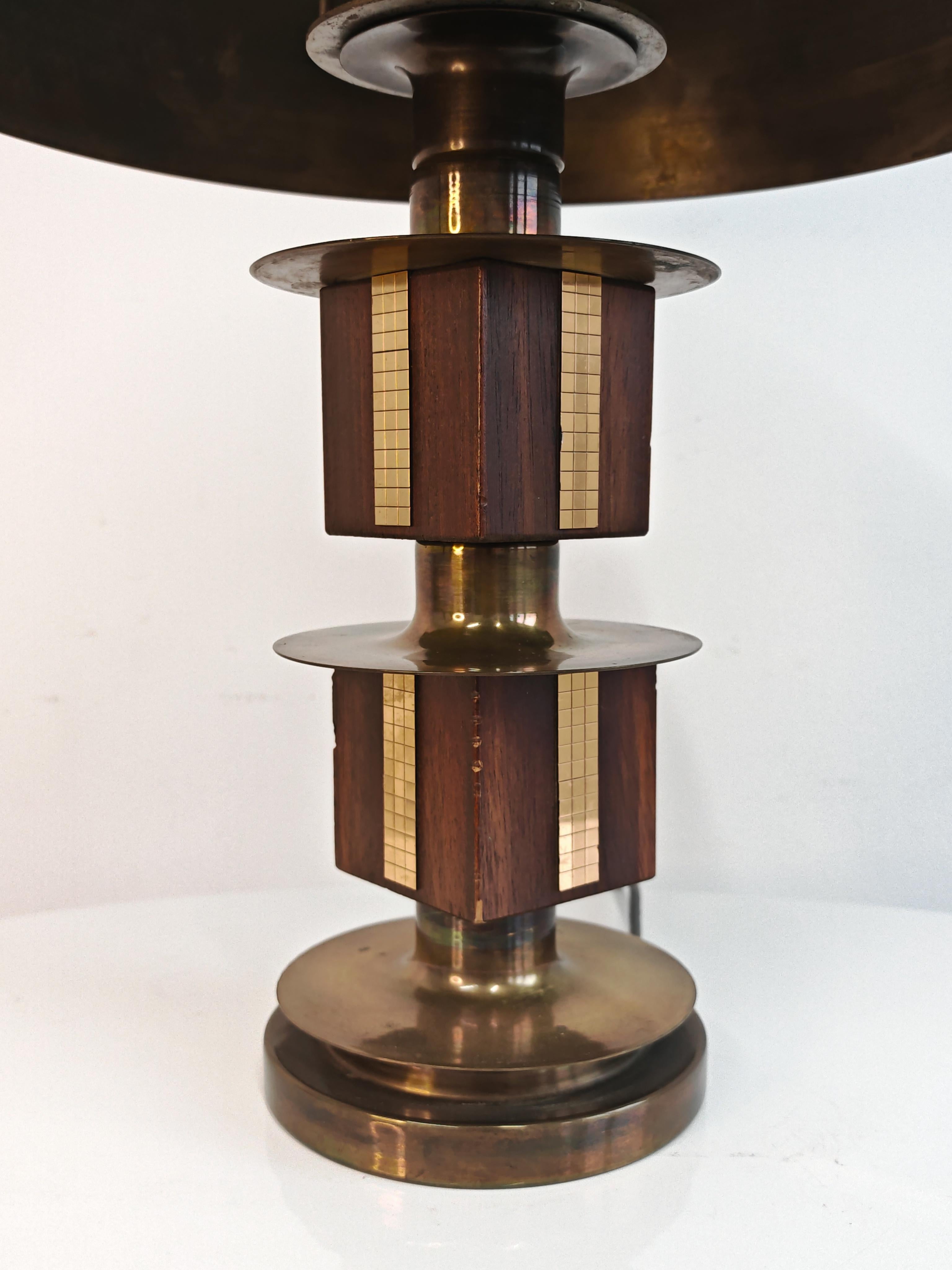 Mid Century Modern Table Lamp in mahogany and brass, Italy 1960s en Bueno estado para la venta en Beograd, RS