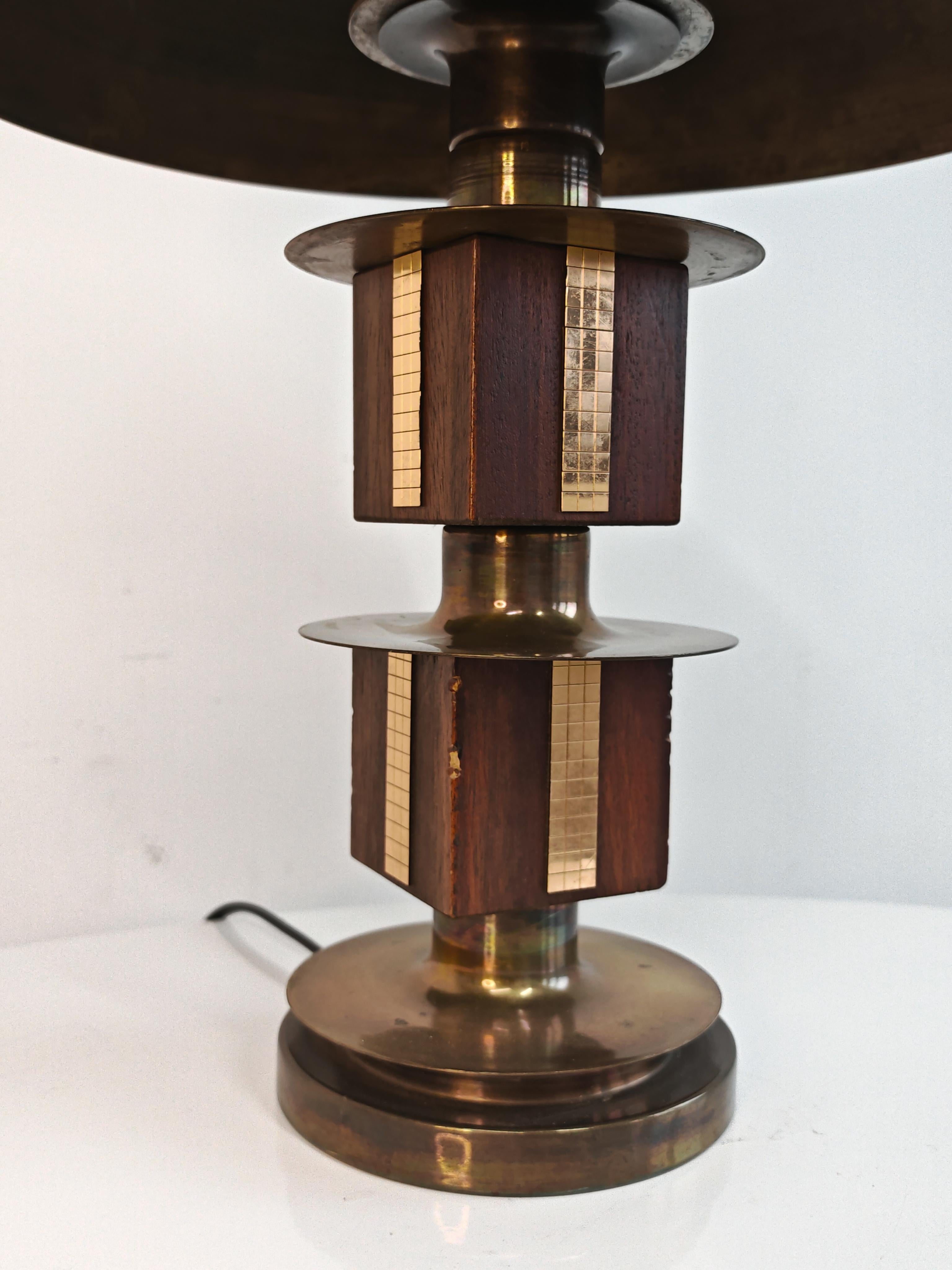 Mid Century Modern Table Lamp in mahogany and brass, Italy 1960s Latón en venta