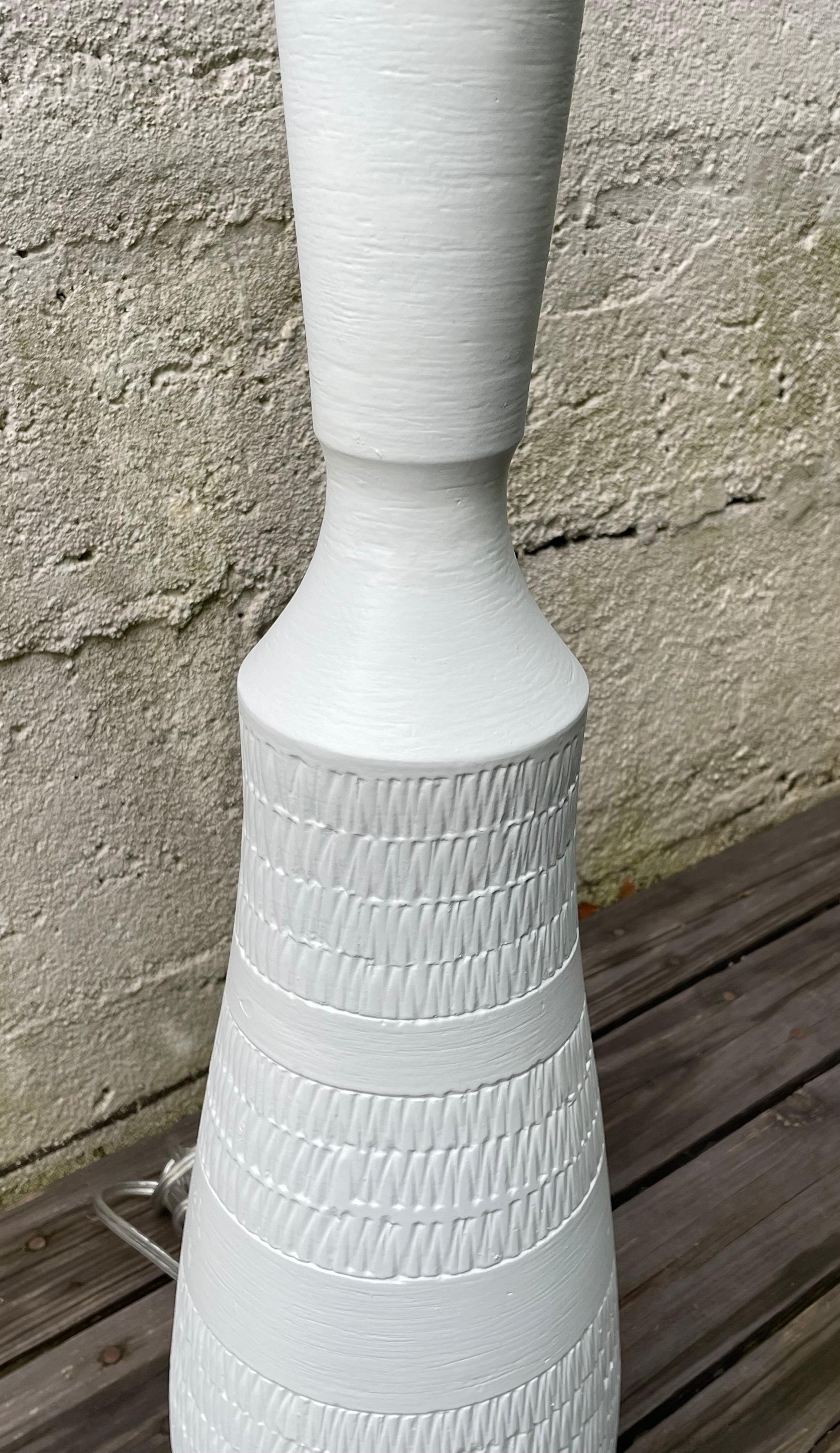 American Mid Century Modern Table Lamp in Matte White, Large Scale, 1960's For Sale