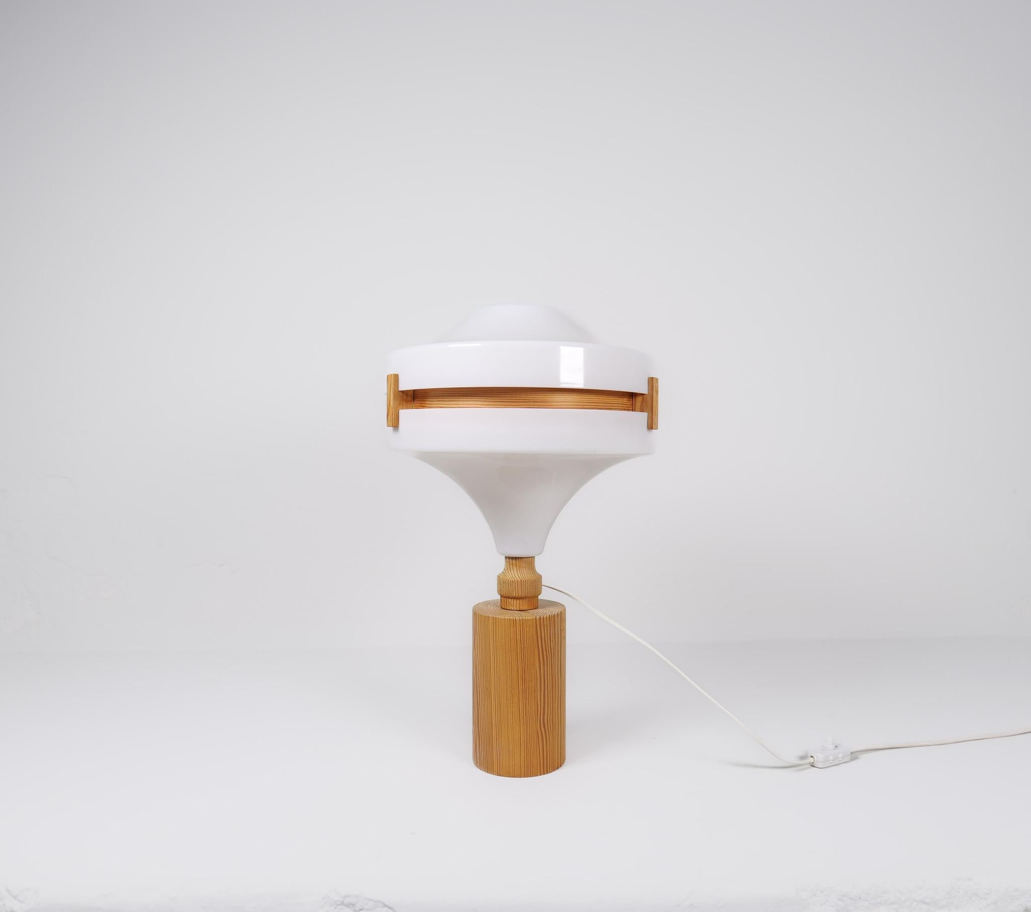 Swedish Mid-Century Modern Table Lamp in Pine and Acrylic, Sweden, 1970s For Sale