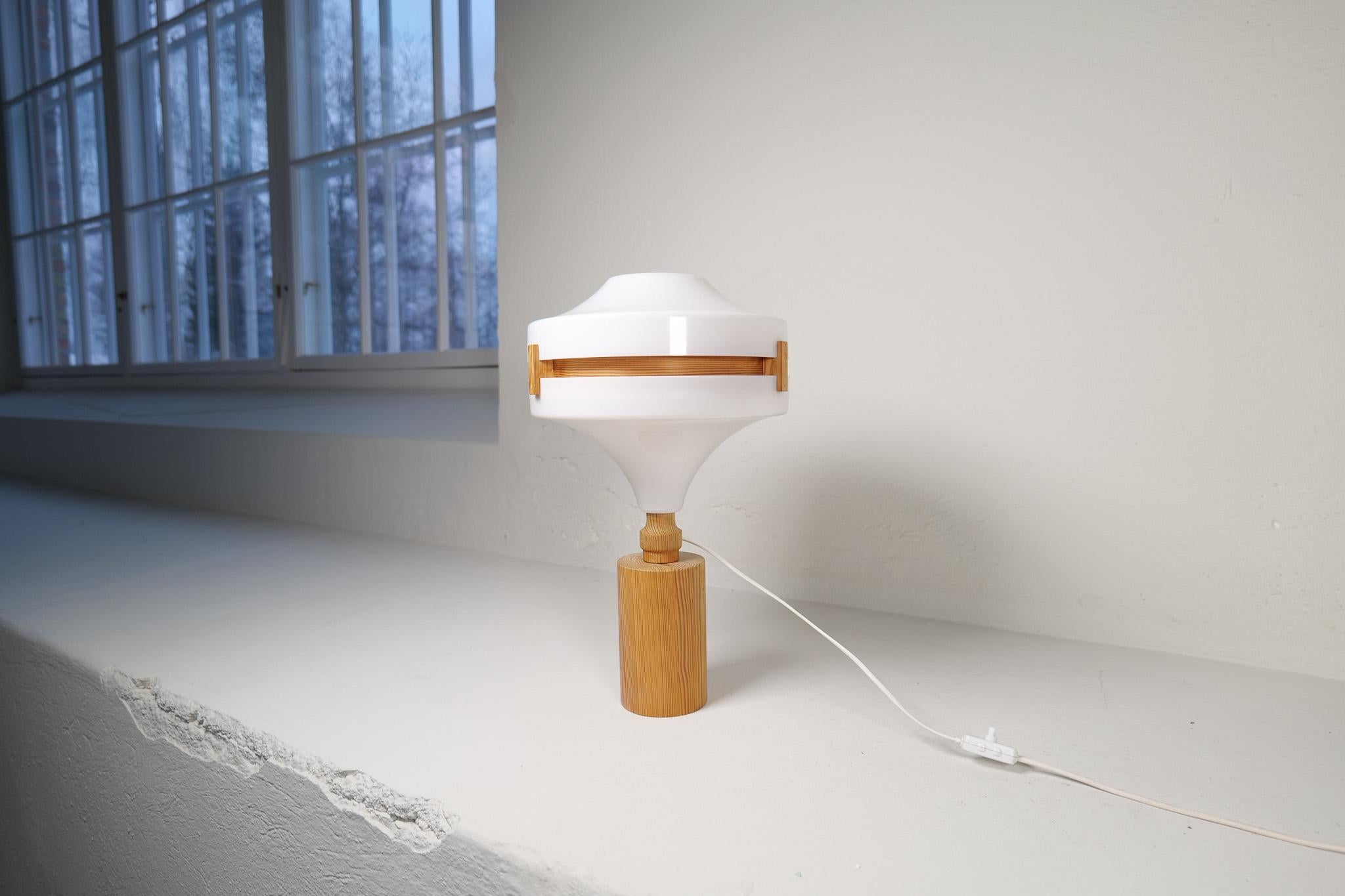 Late 20th Century Mid-Century Modern Table Lamp in Pine and Acrylic, Sweden, 1970s For Sale