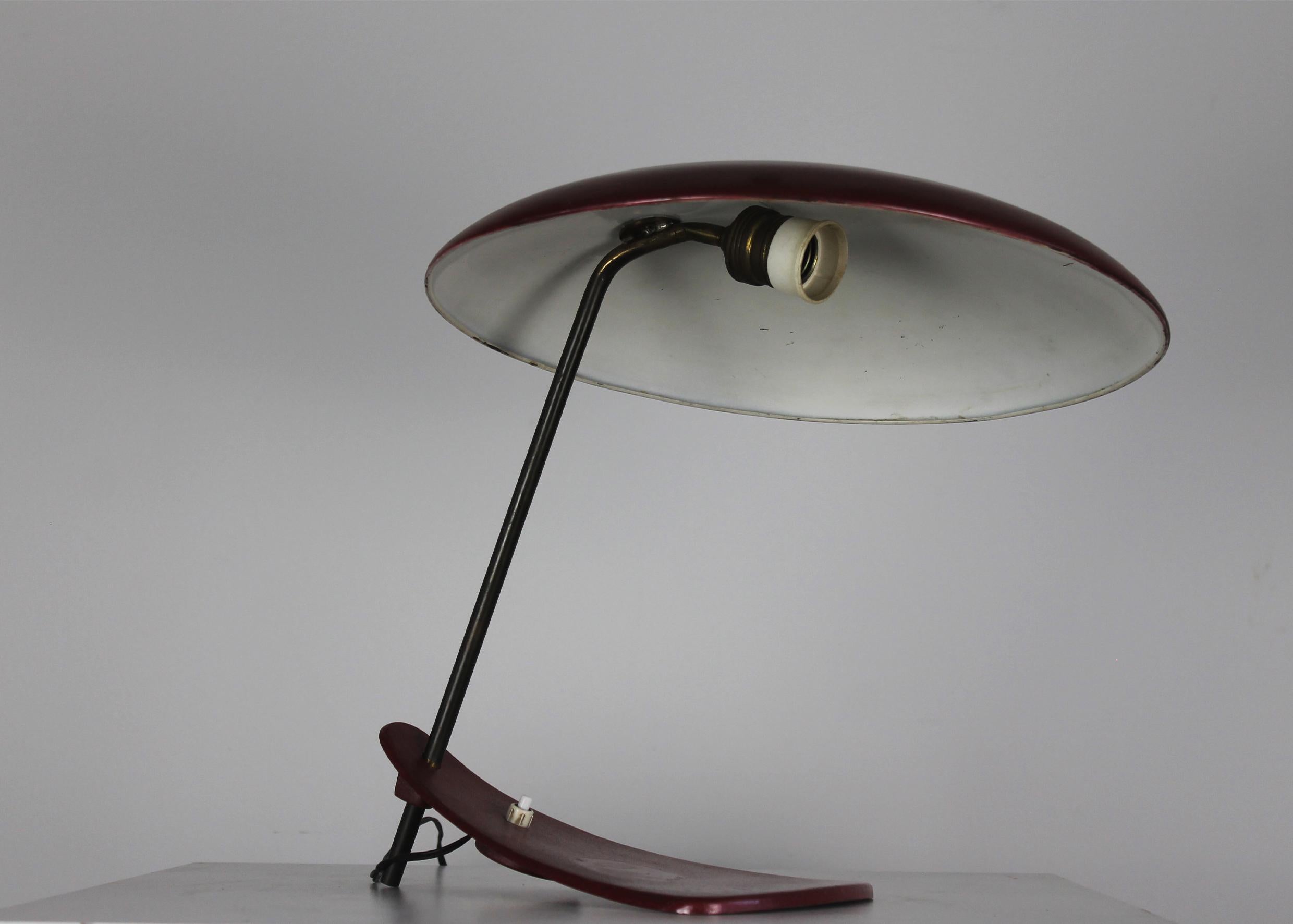 Mid-20th Century Mid-Century Modern Table Lamp in Red Lacquered Metal Italian Manufacture 1950s For Sale