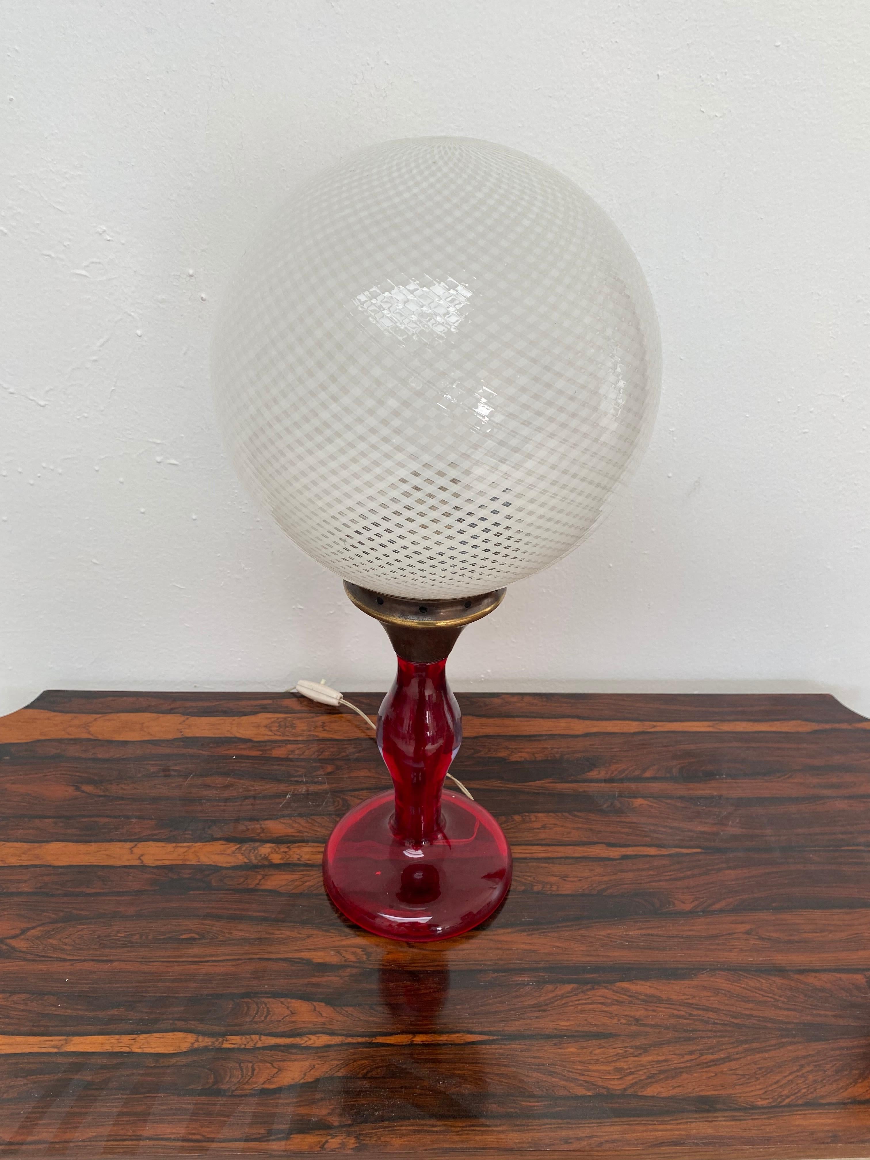 Mid-Century Modern Table Lamp in Sommerso and Reticello Murano Glass, ca. 1940 For Sale 3