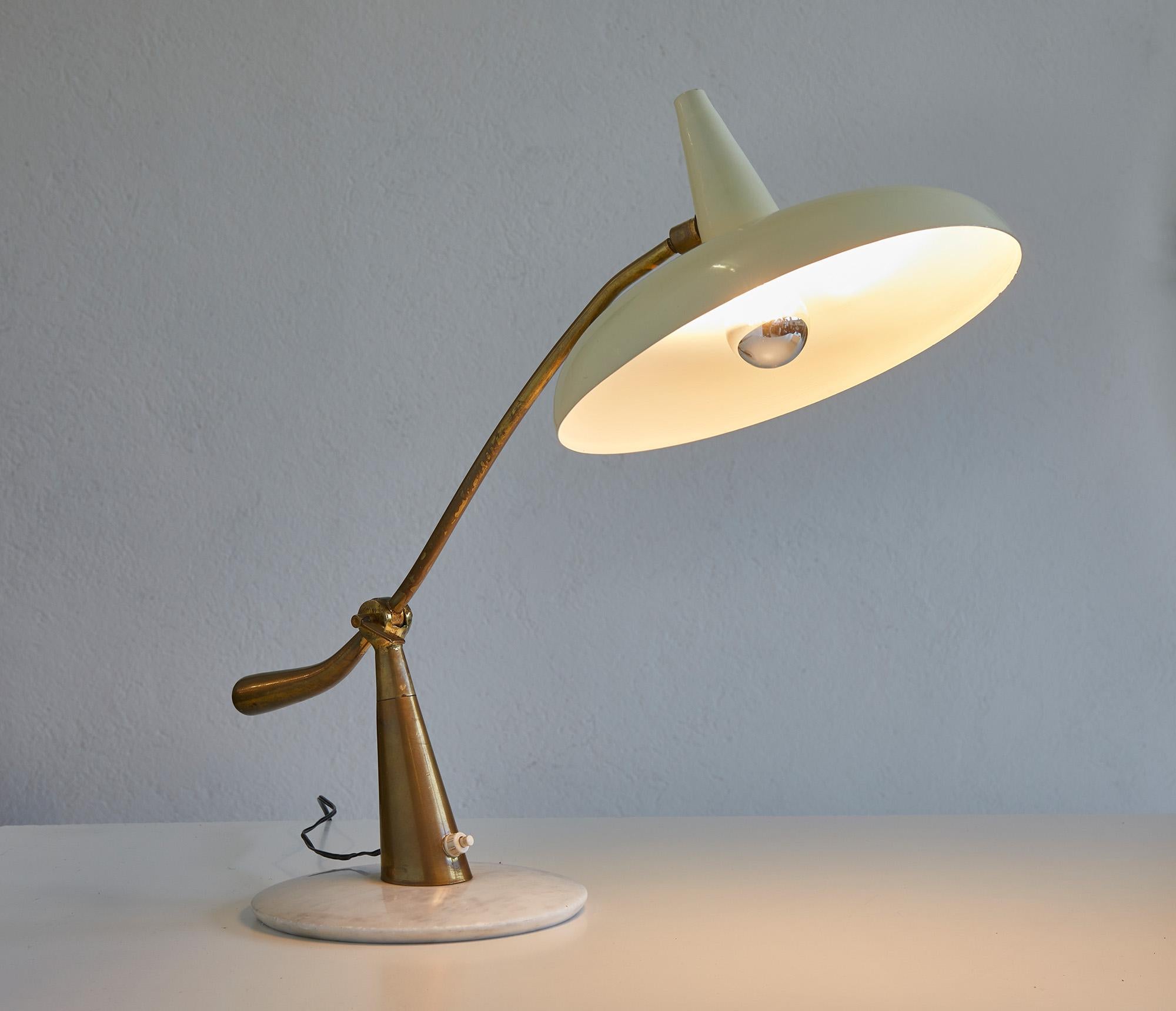 Lámpara de mesa moderna de mediados de siglo al estilo de Oscar Torlasco, Italia 1950 Moderno de mediados de siglo en venta