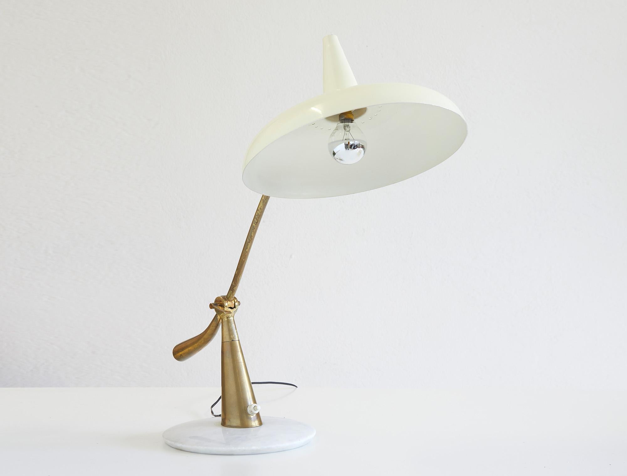 Lámpara de mesa moderna de mediados de siglo al estilo de Oscar Torlasco, Italia 1950 en Bueno estado para la venta en Renens, CH
