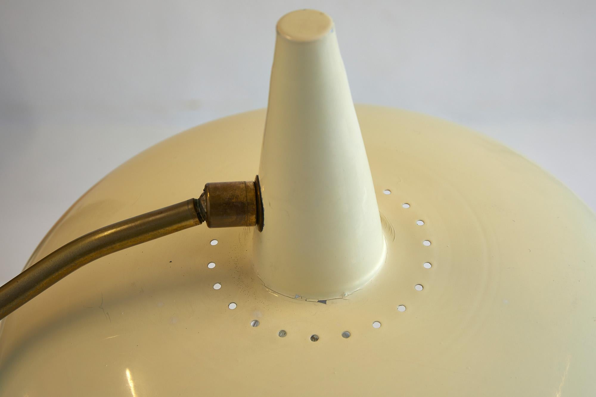 Lámpara de mesa moderna de mediados de siglo al estilo de Oscar Torlasco, Italia 1950 Latón en venta