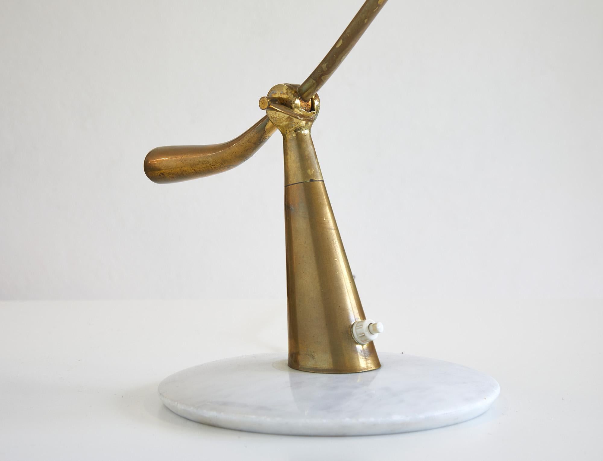 Lámpara de mesa moderna de mediados de siglo al estilo de Oscar Torlasco, Italia 1950 en venta 2