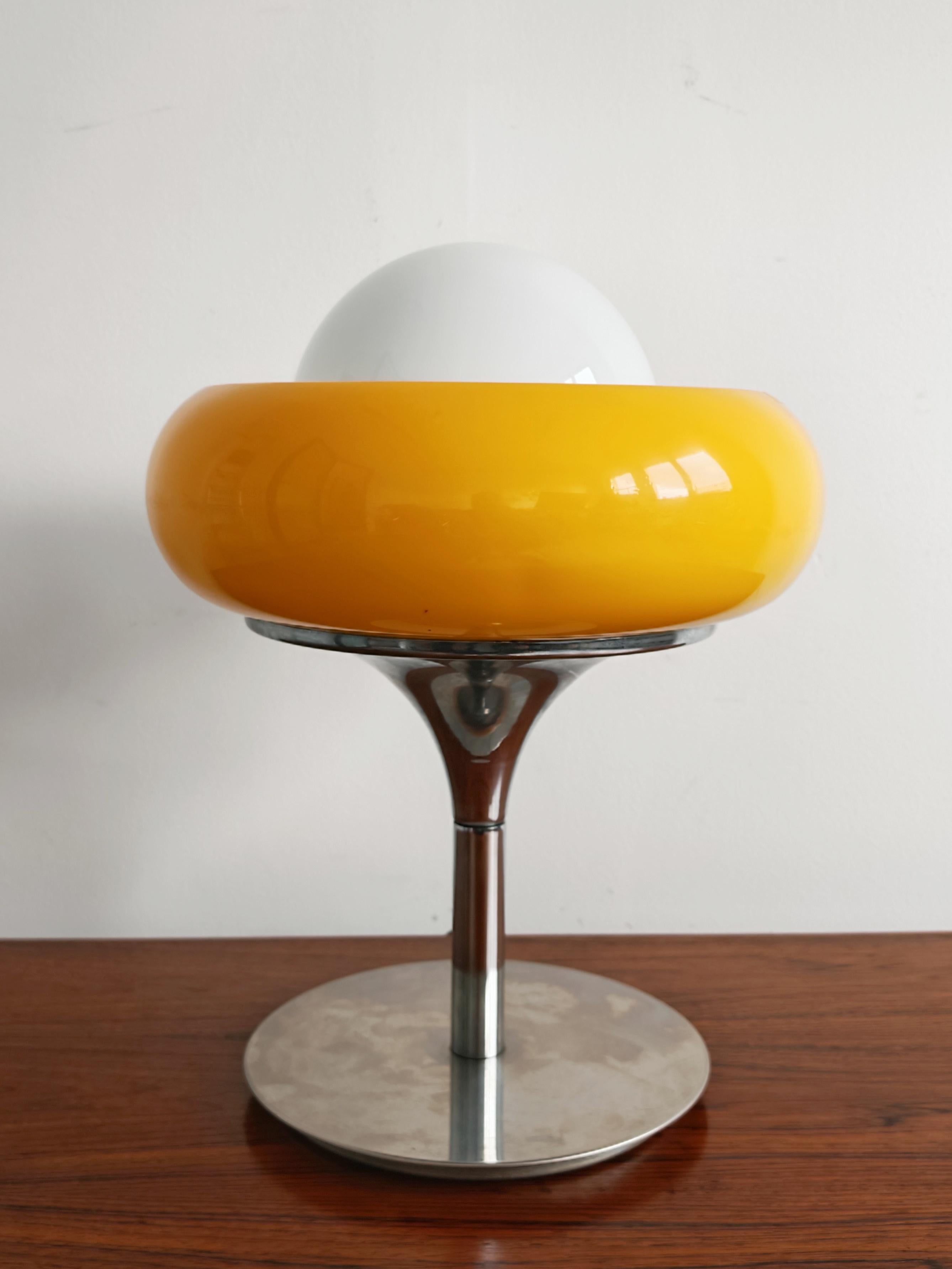 In this listing you will find an exceptionally rare Mid Century Modern table lamp designed by Harvey Guzzini company in the 1960s. The lamp is known under several names, including 