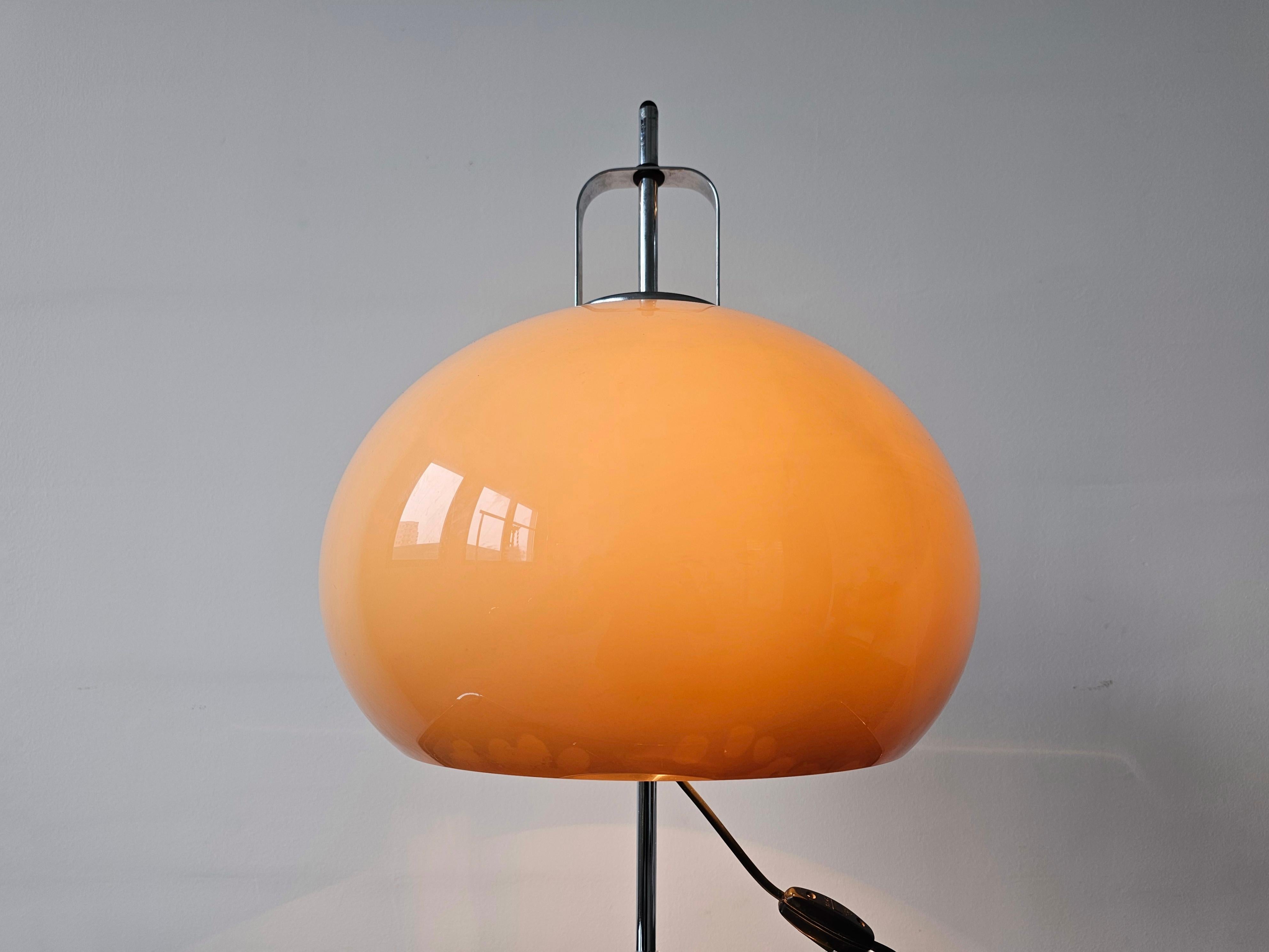 Moderne Tischlampe „Lucerna“, entworfen von Harvey Guzzini, Mid-Century Modern (Mitte des 20. Jahrhunderts)