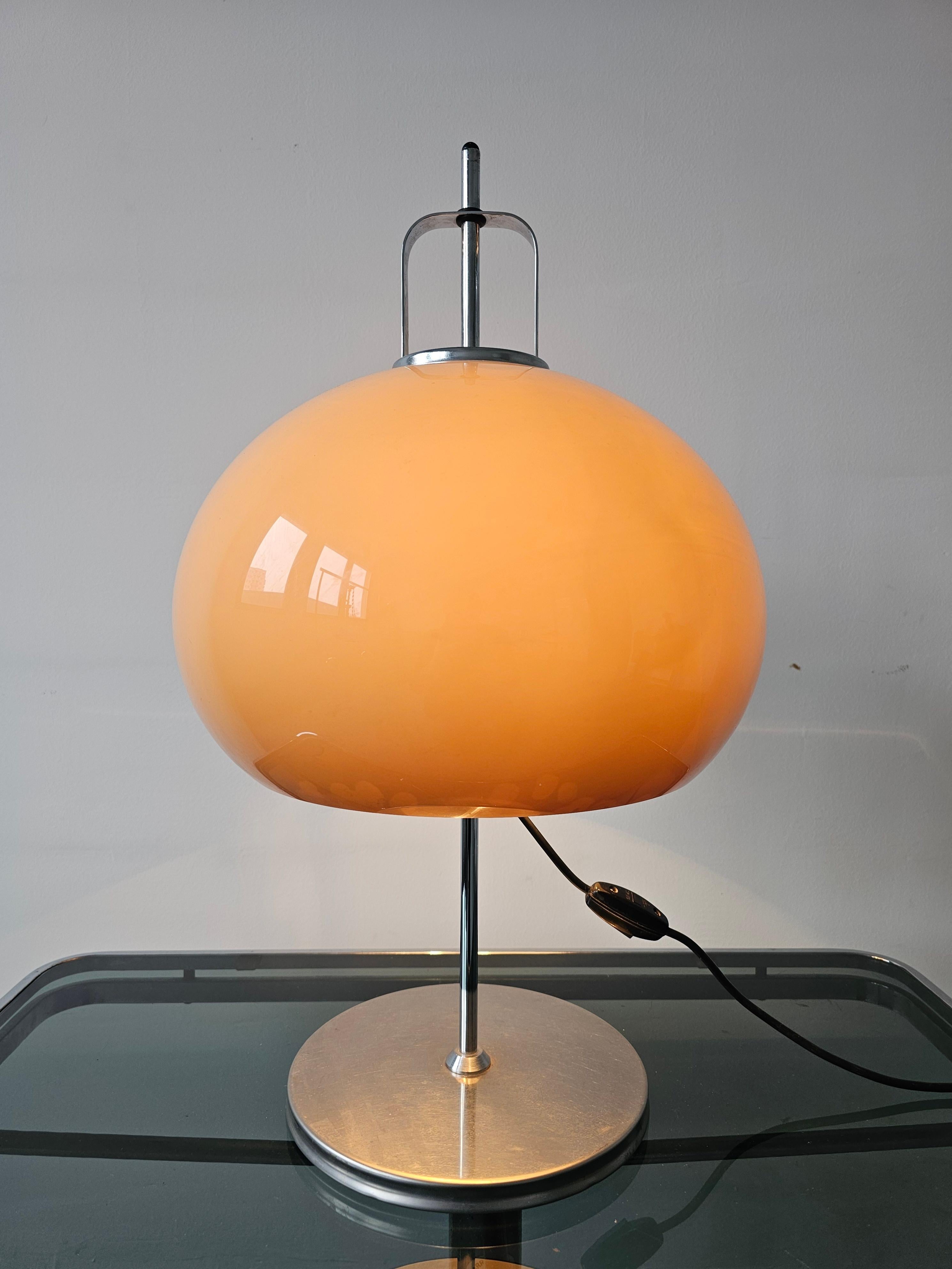 Moderne Tischlampe „Lucerna“, entworfen von Harvey Guzzini, Mid-Century Modern (Stahl)