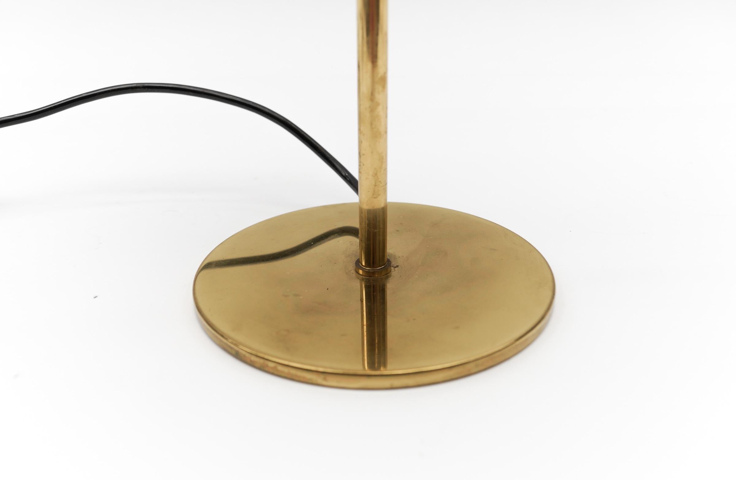 Mid-Century Modern Table Lamp made in Brass and Glass, 1960s For Sale 4