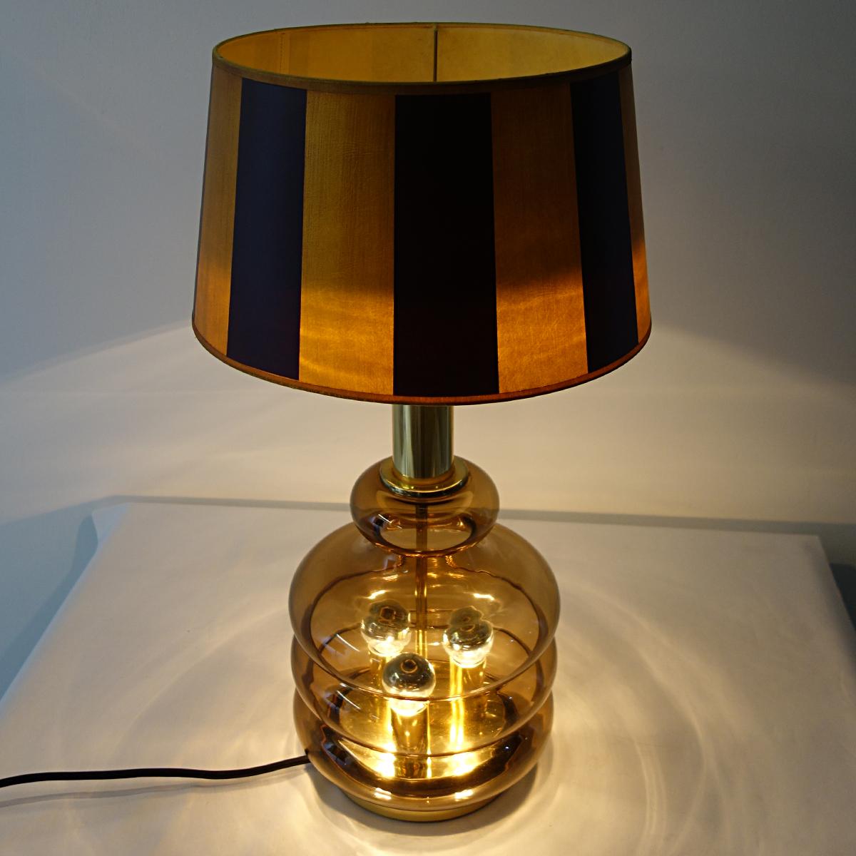 Brass Mid-Century Modern Table Lamp Made of Smoked Glass by Doria Leuchten For Sale