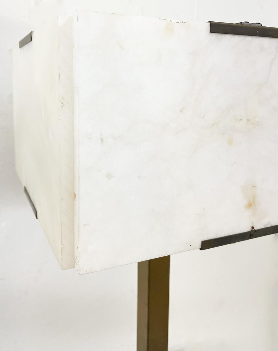 italien Lampe de table The Modernity Marbre et laiton en vente