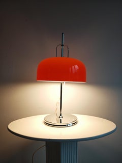 Mid Century Modern Tischlampe "Medusa" von Harvey Guzzini aus orangefarbenem Acryl