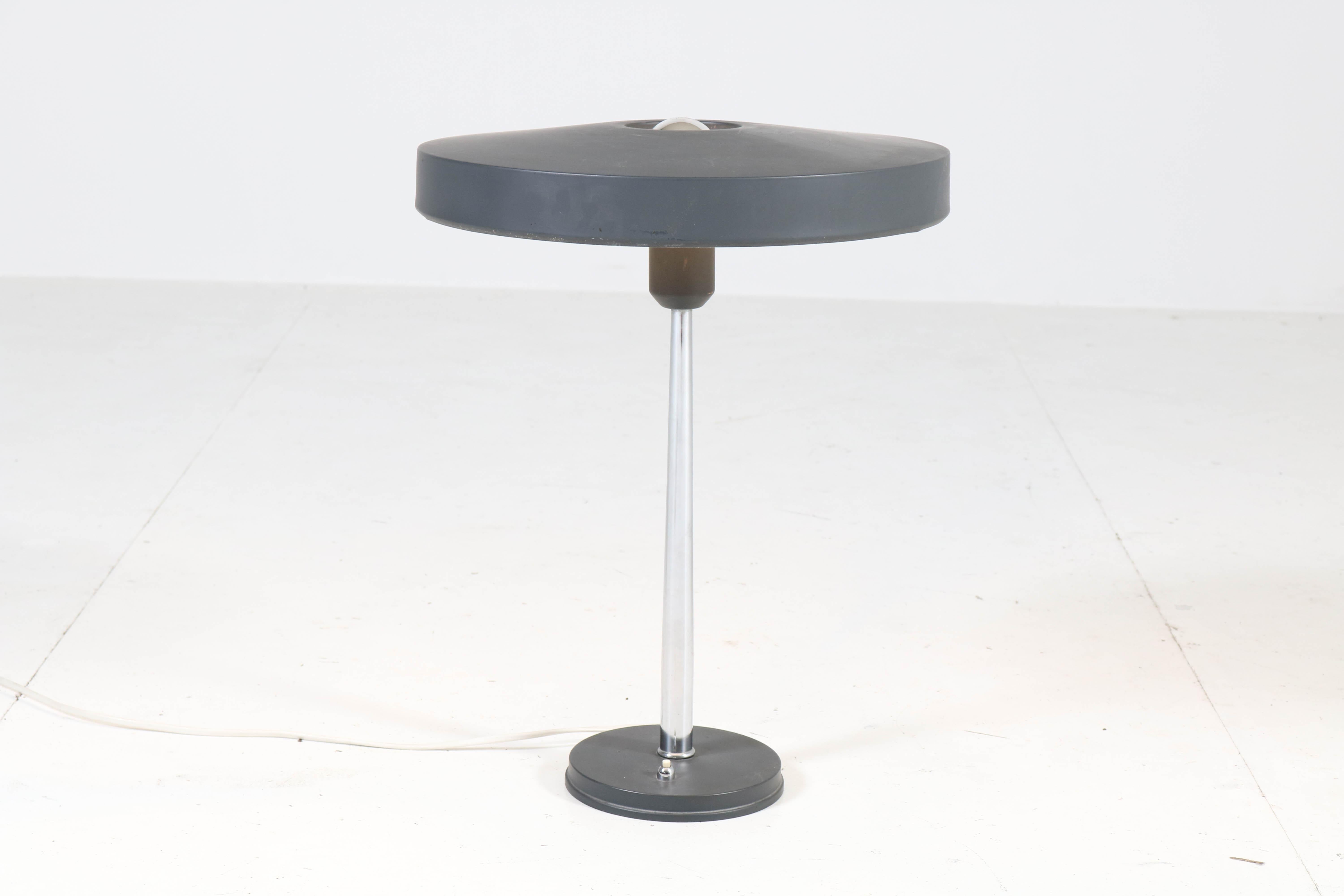 Mid-Century Modern Table Lamp Model Timor by Louis Kalff for Philips, 1950s In Good Condition In Amsterdam, NL