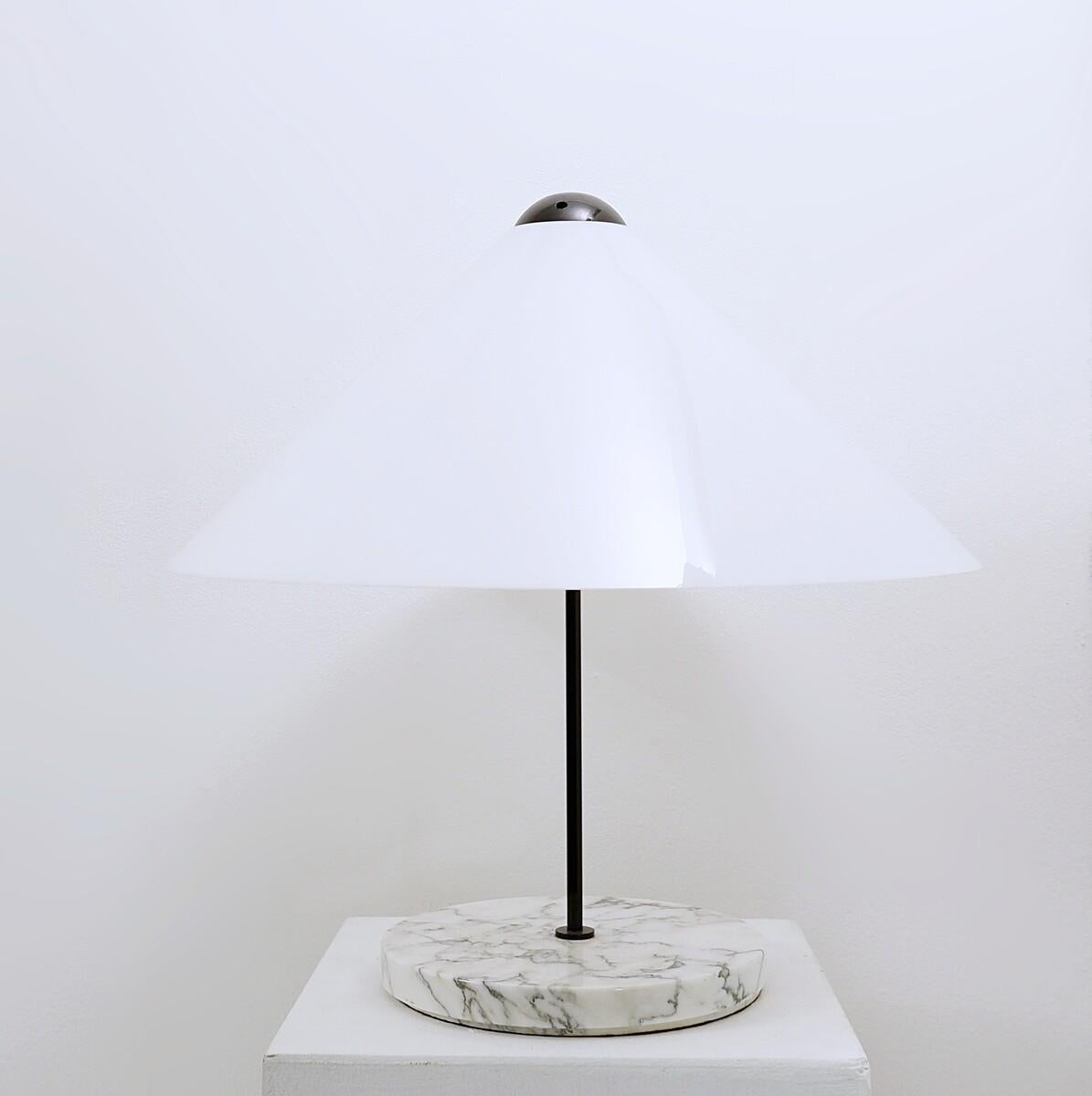 Plexiglas Lampe de bureau « Snow », de style moderne du milieu du siècle dernier, de Vico Magistretti pour O-Luce, Italie en vente